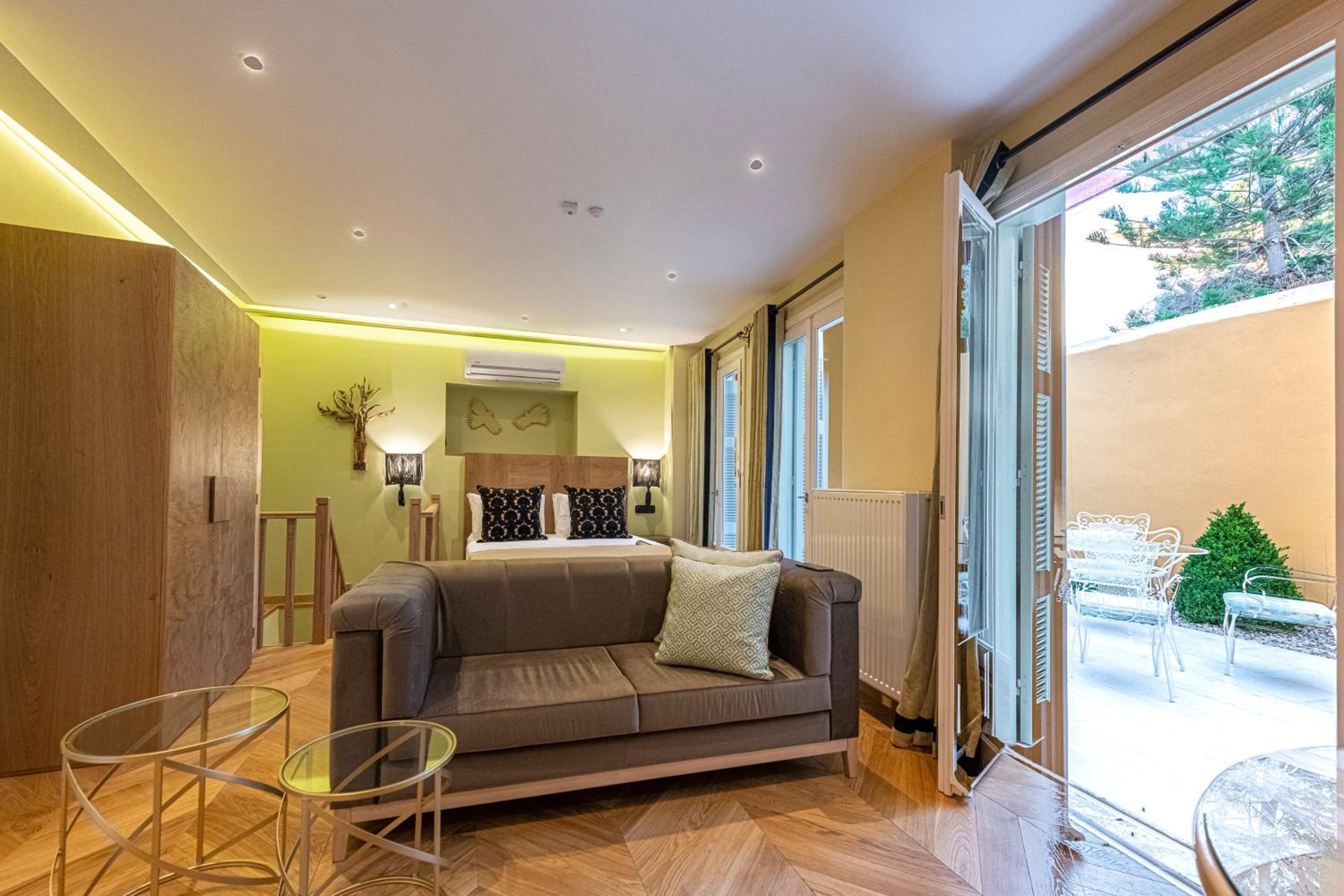 IPELHOME - Plaka Boutique Apartments