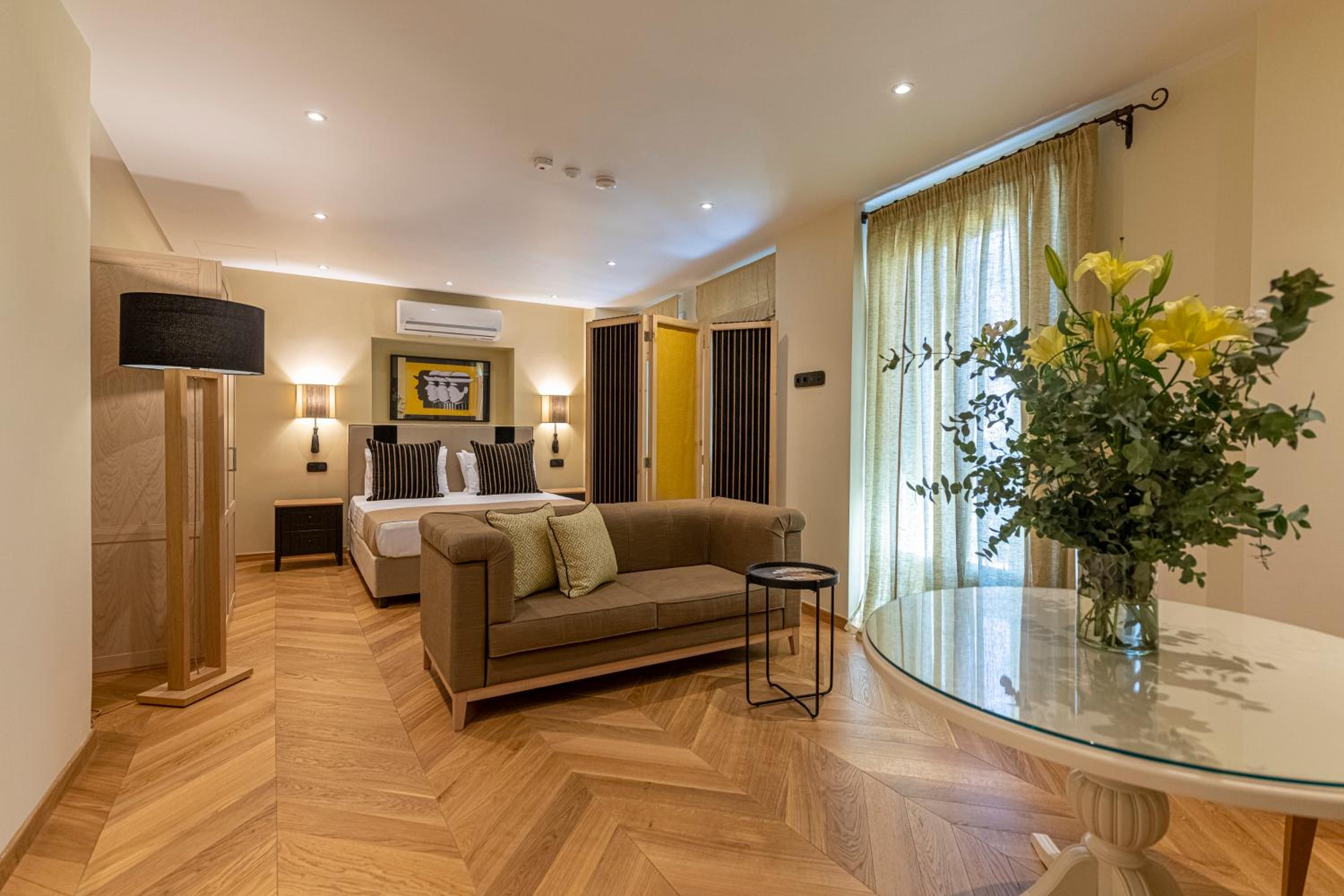 IPELHOME - Plaka Boutique Apartments