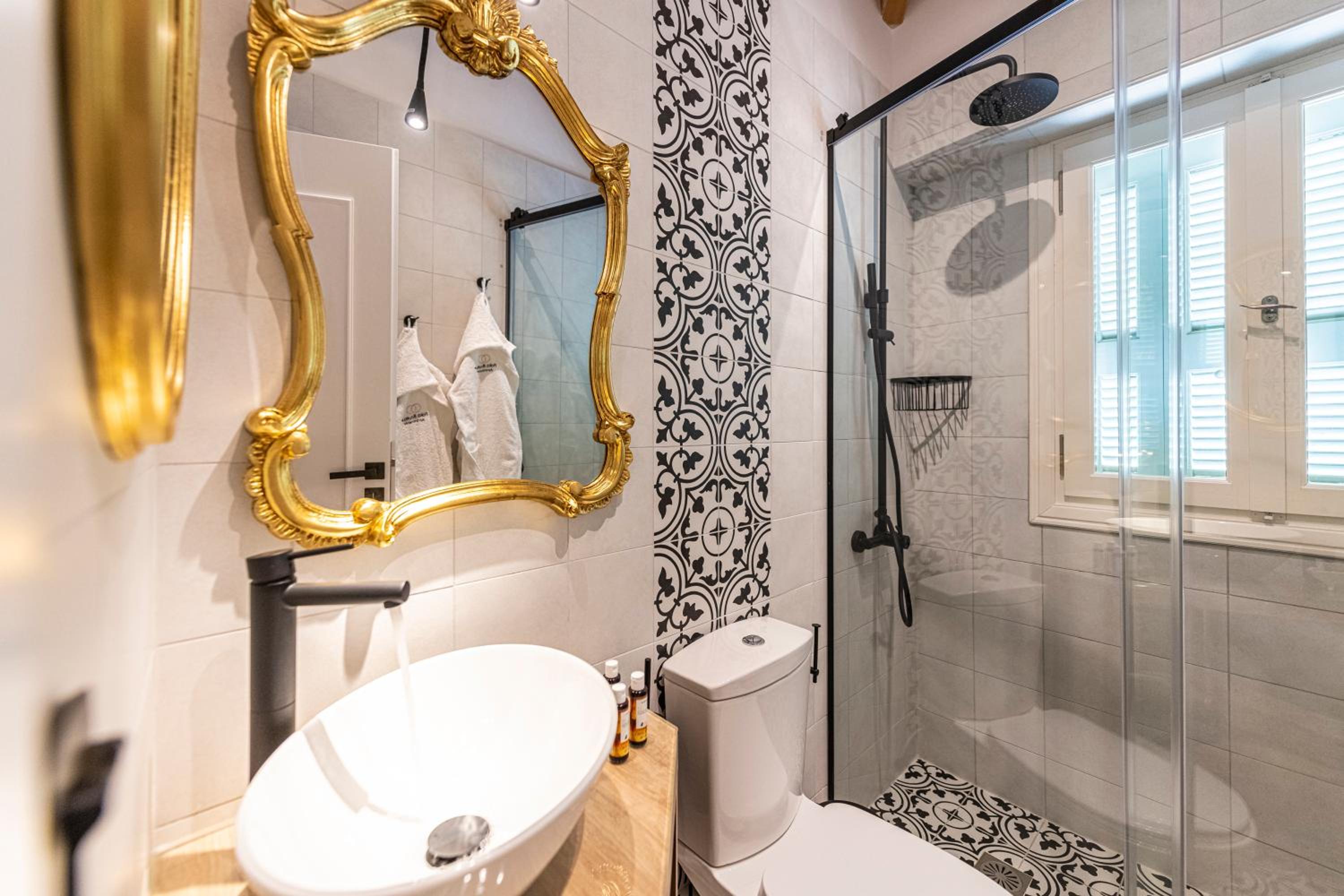 IPELHOME - Plaka Boutique Apartments