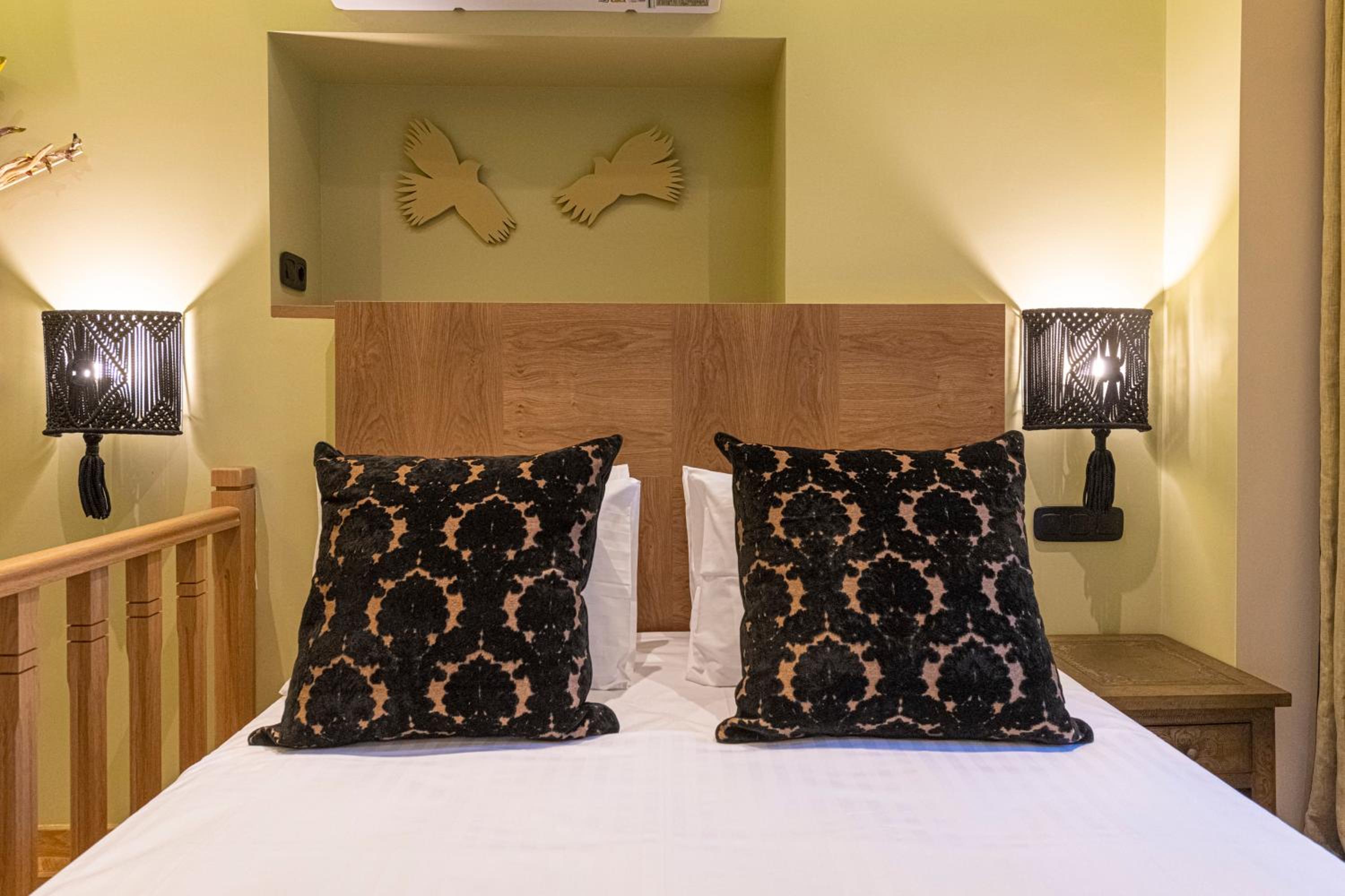IPELHOME - Plaka Boutique Apartments