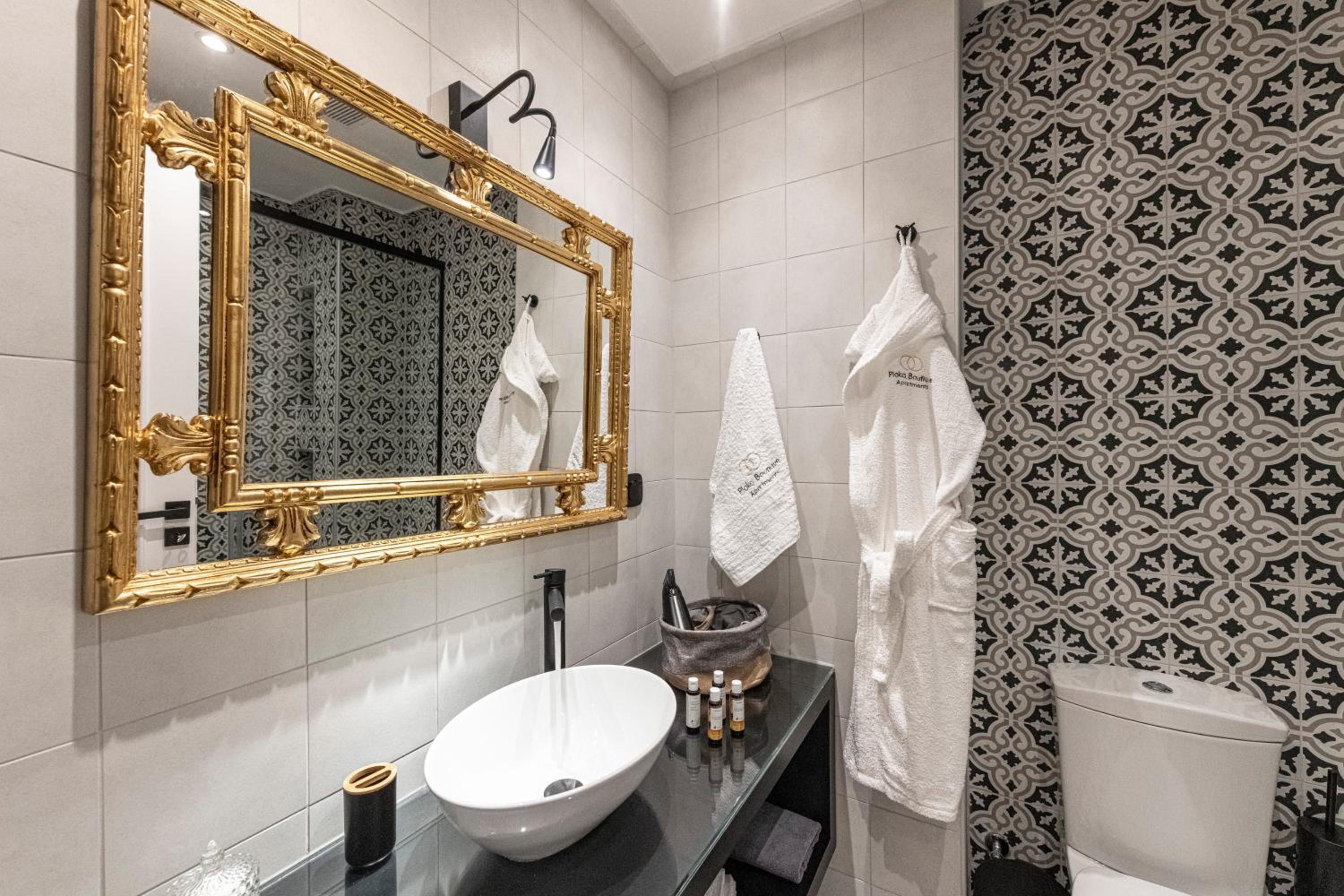 IPELHOME - Plaka Boutique Apartments