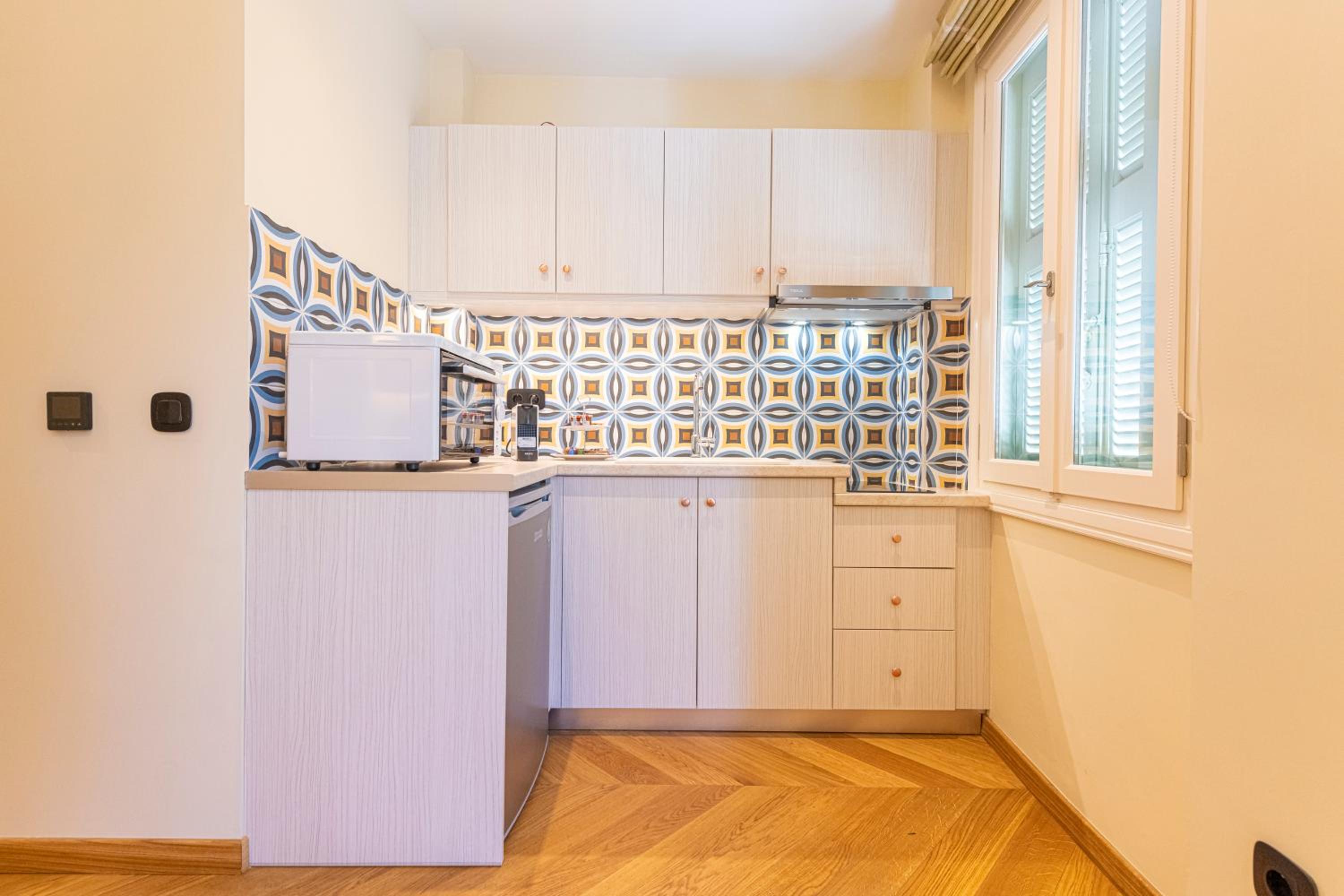 IPELHOME - Plaka Boutique Apartments