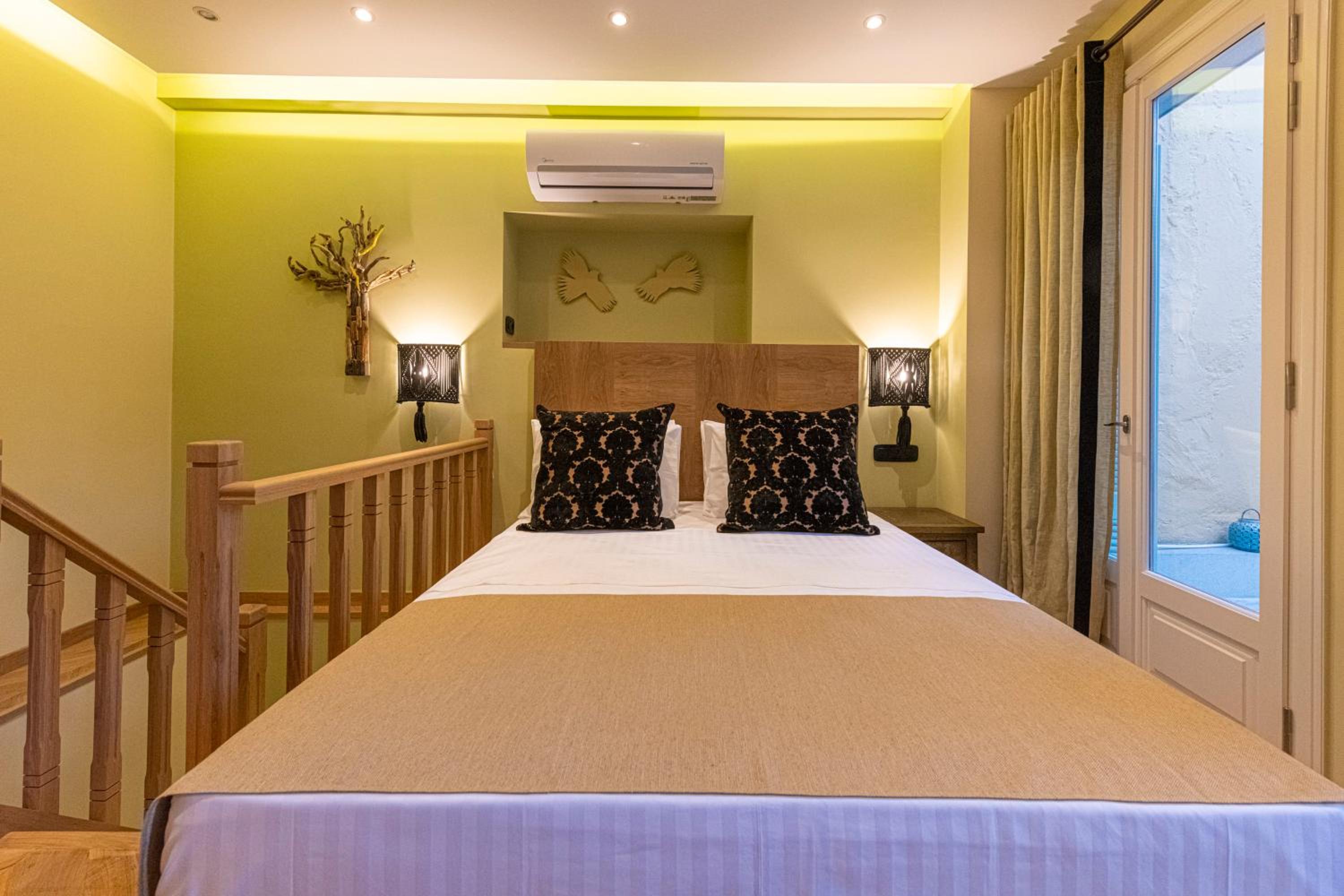 IPELHOME - Plaka Boutique Apartments
