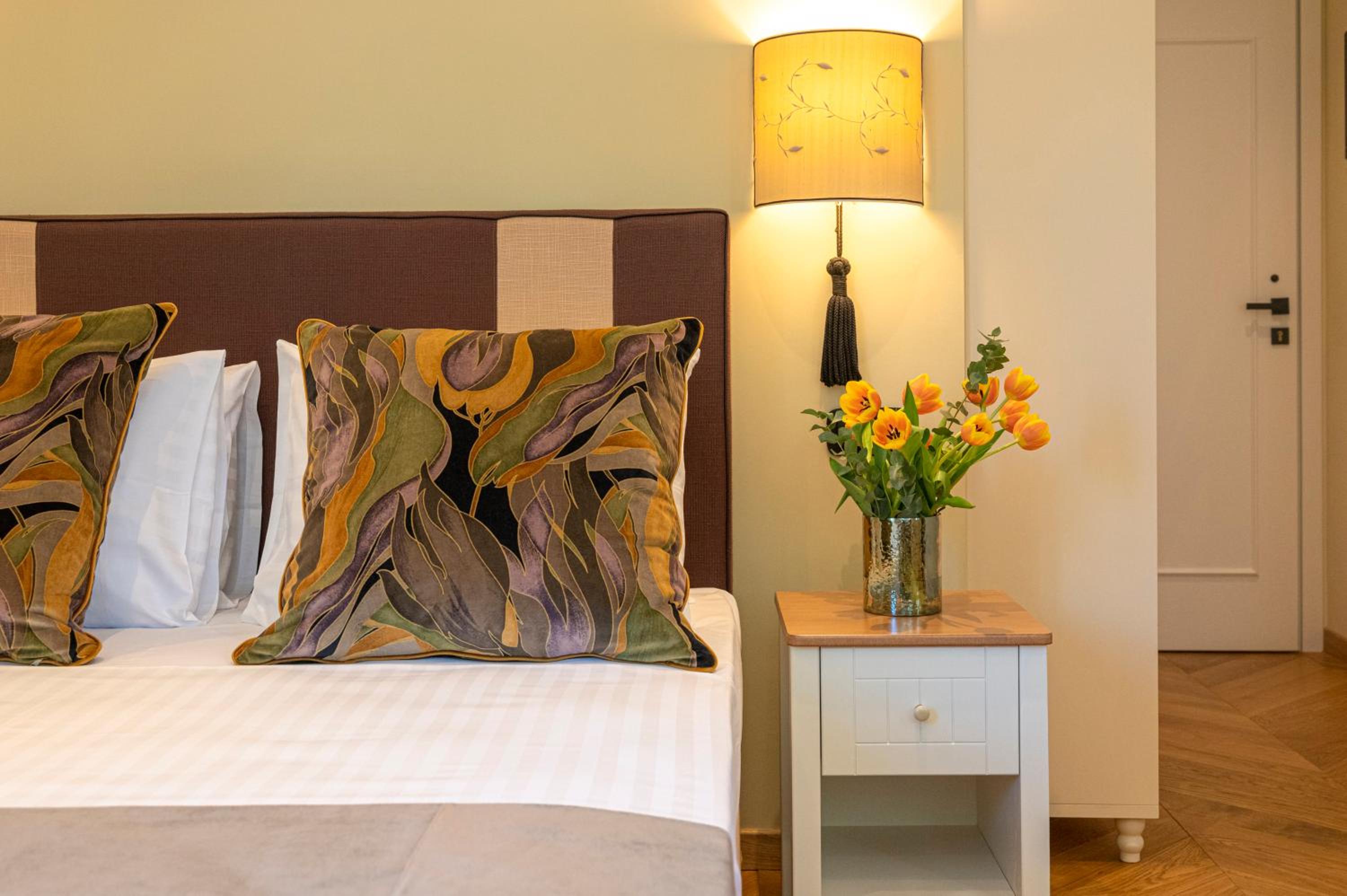 IPELHOME - Plaka Boutique Apartments