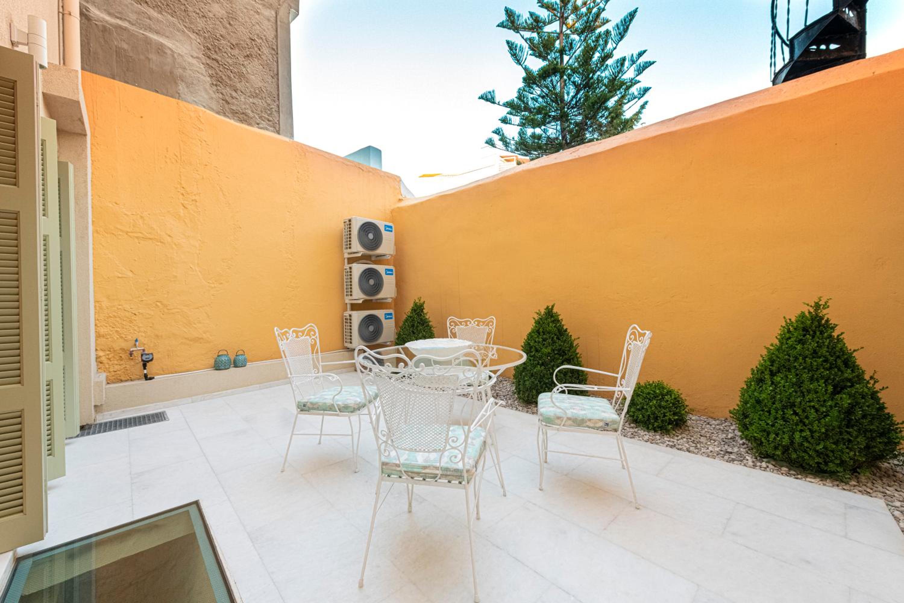 IPELHOME - Plaka Boutique Apartments