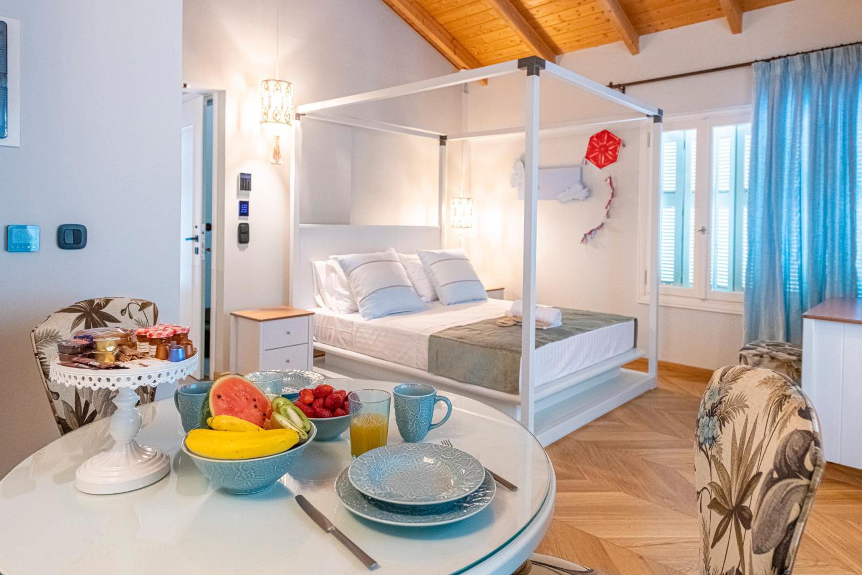 IPELHOME - Plaka Boutique Apartments