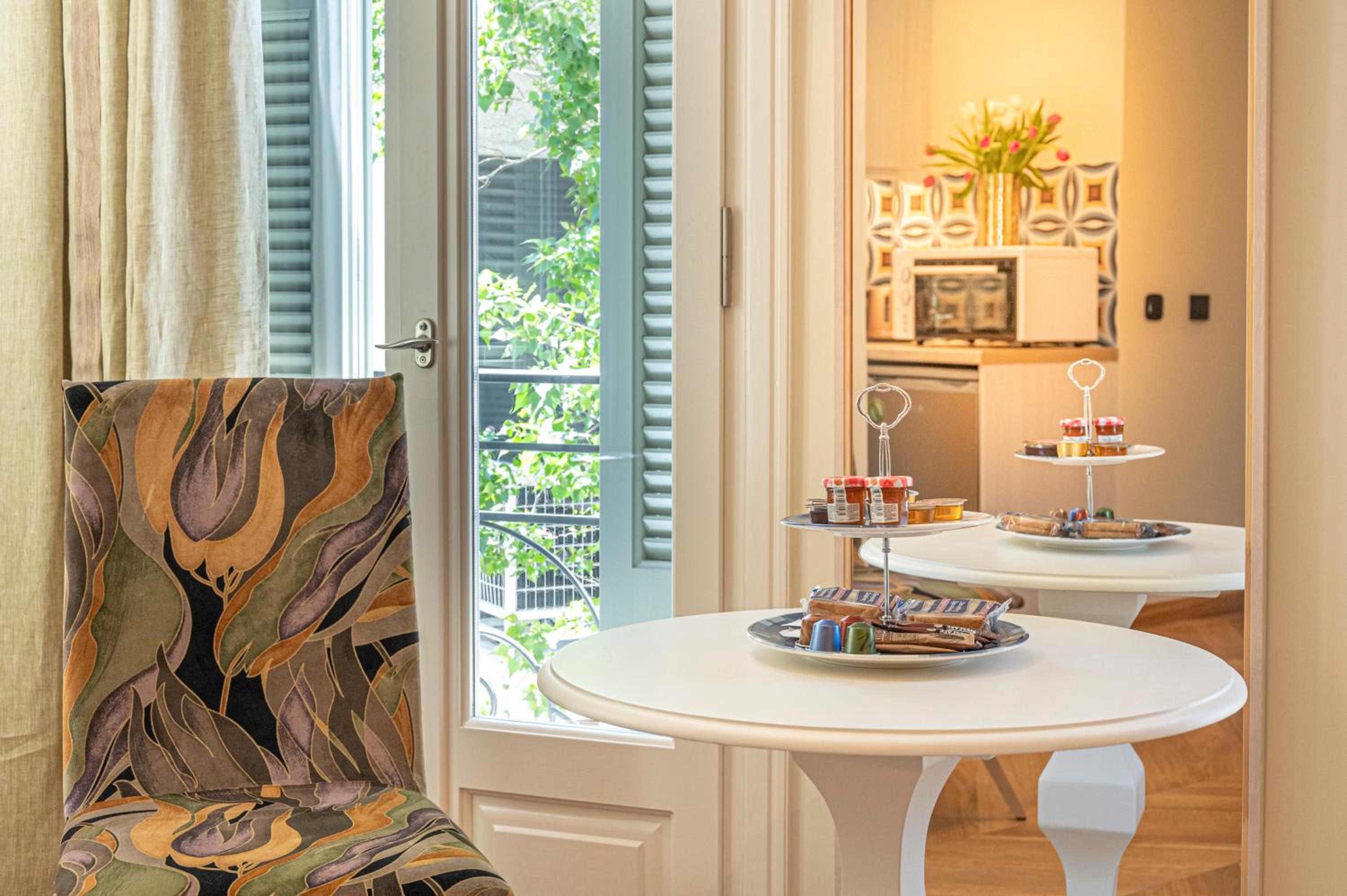 IPELHOME - Plaka Boutique Apartments