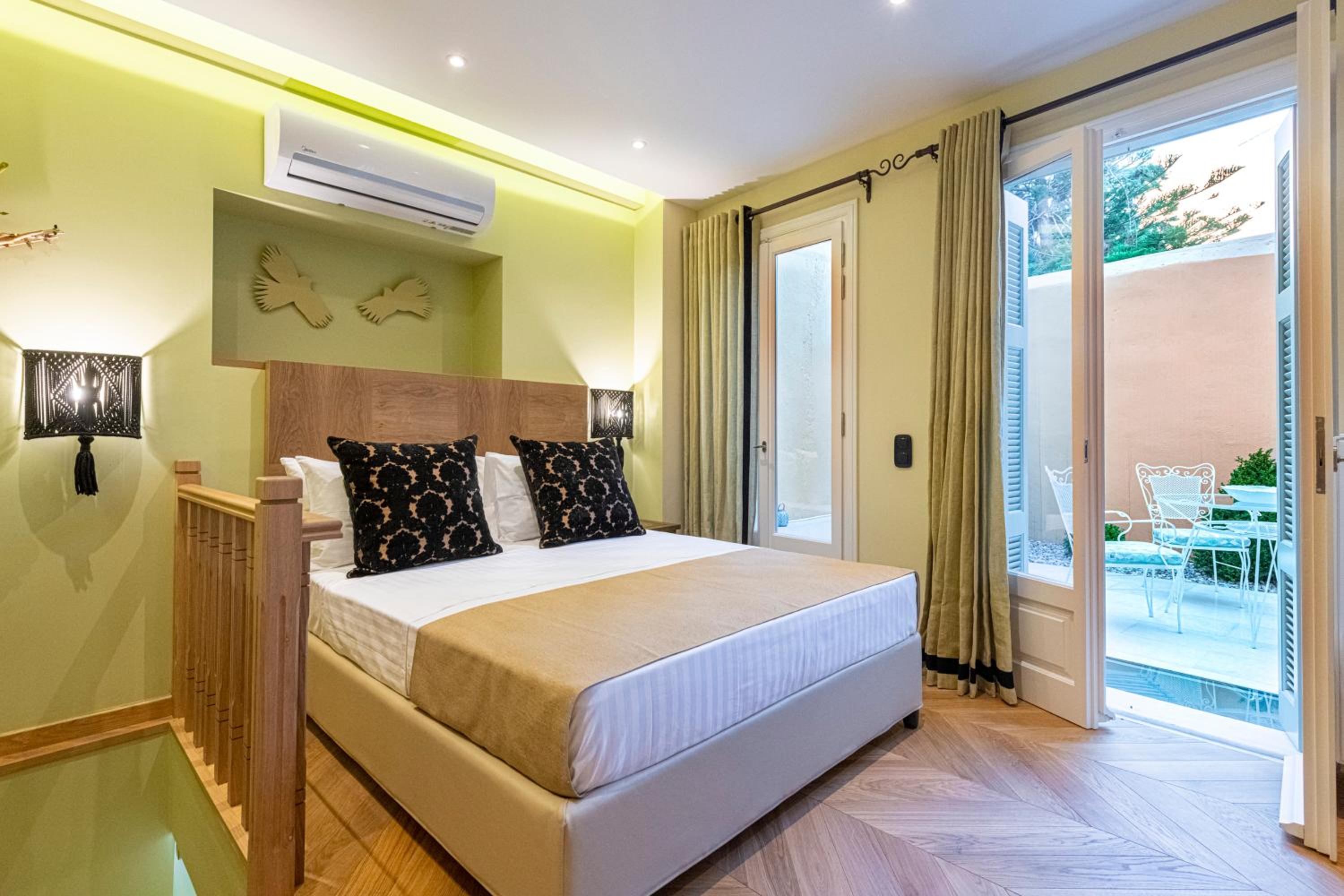 IPELHOME - Plaka Boutique Apartments