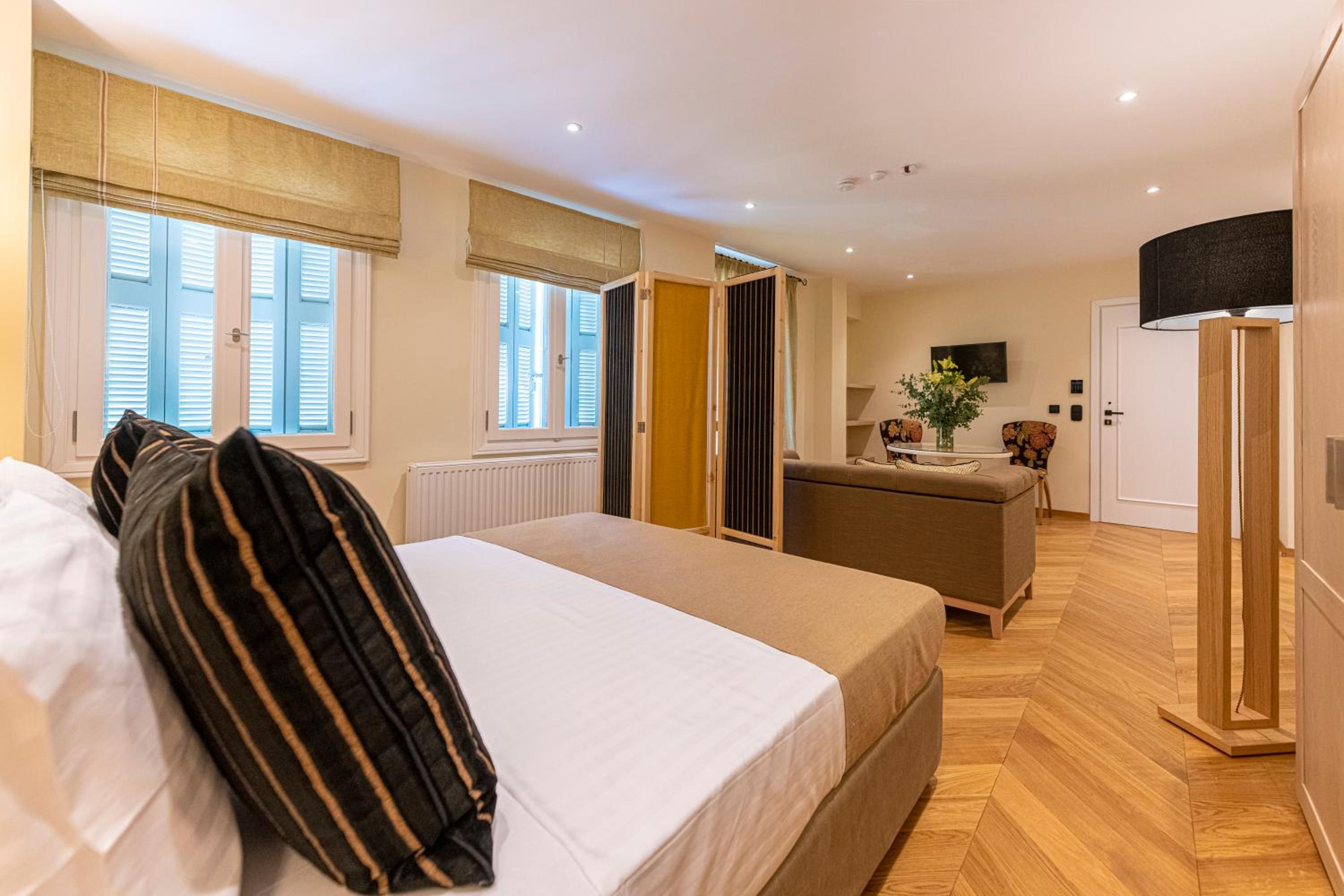 IPELHOME - Plaka Boutique Apartments