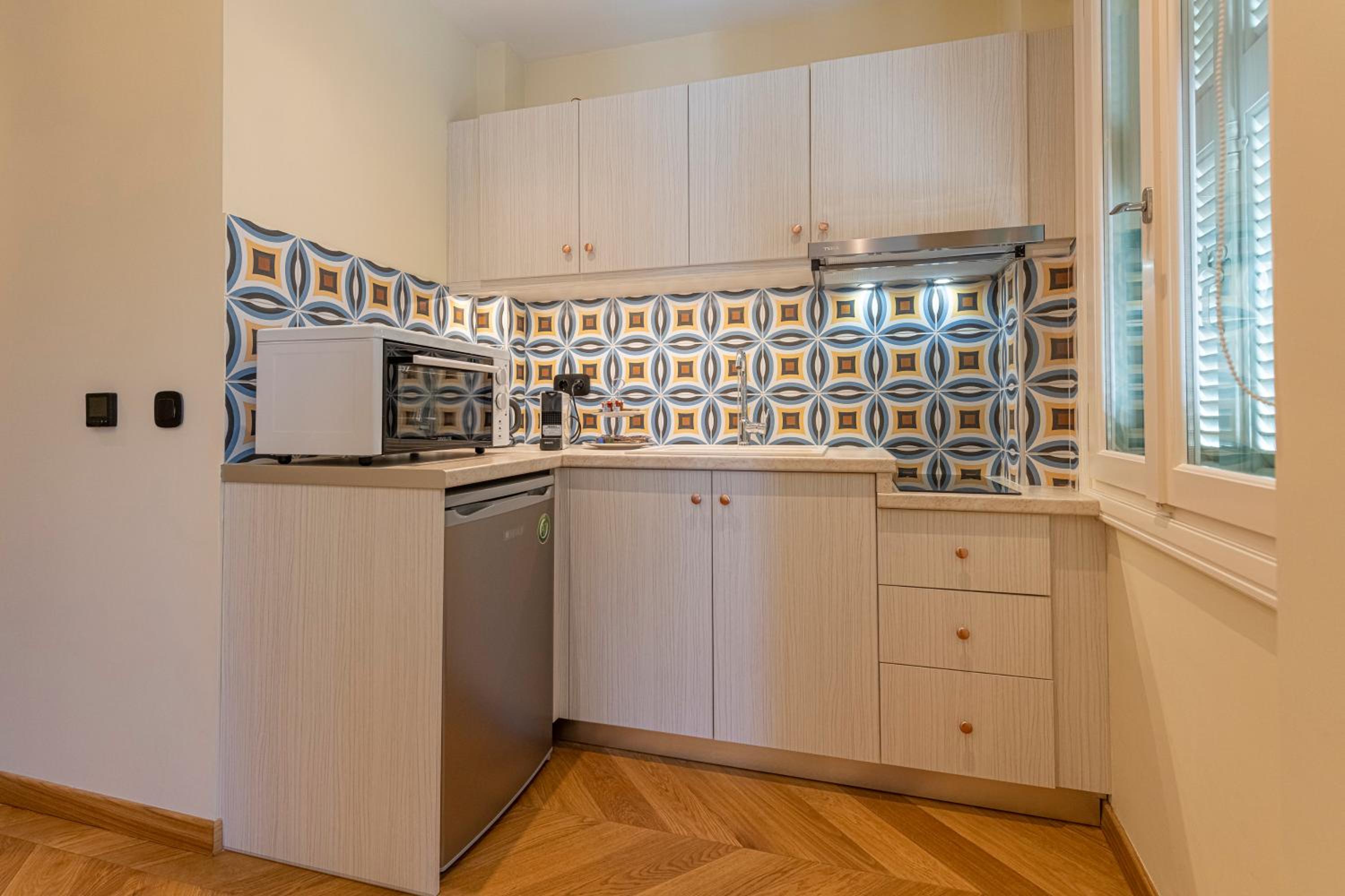 IPELHOME - Plaka Boutique Apartments