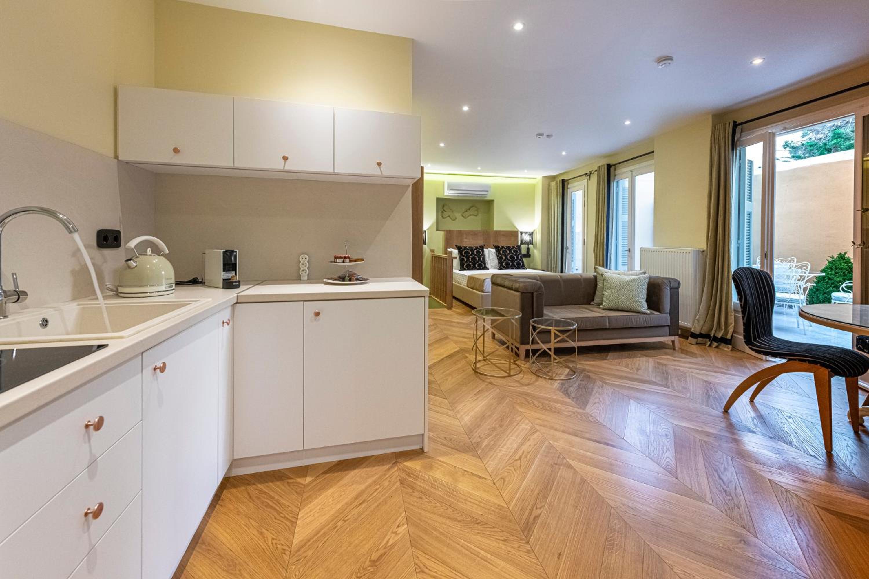 IPELHOME - Plaka Boutique Apartments