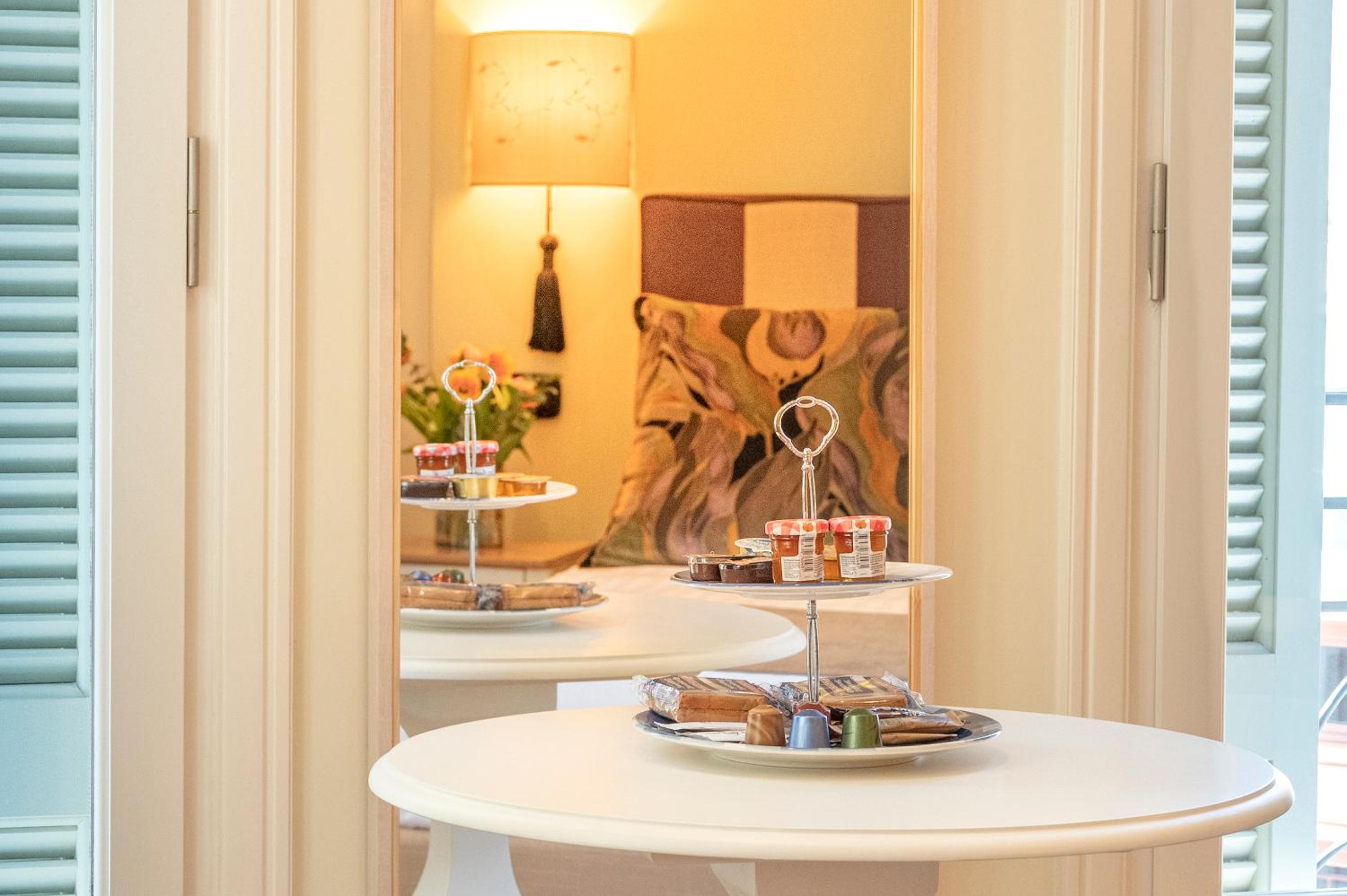 IPELHOME - Plaka Boutique Apartments