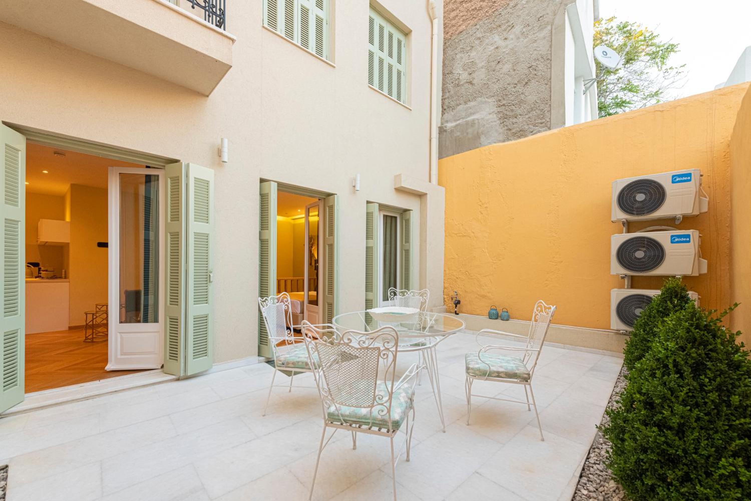 IPELHOME - Plaka Boutique Apartments