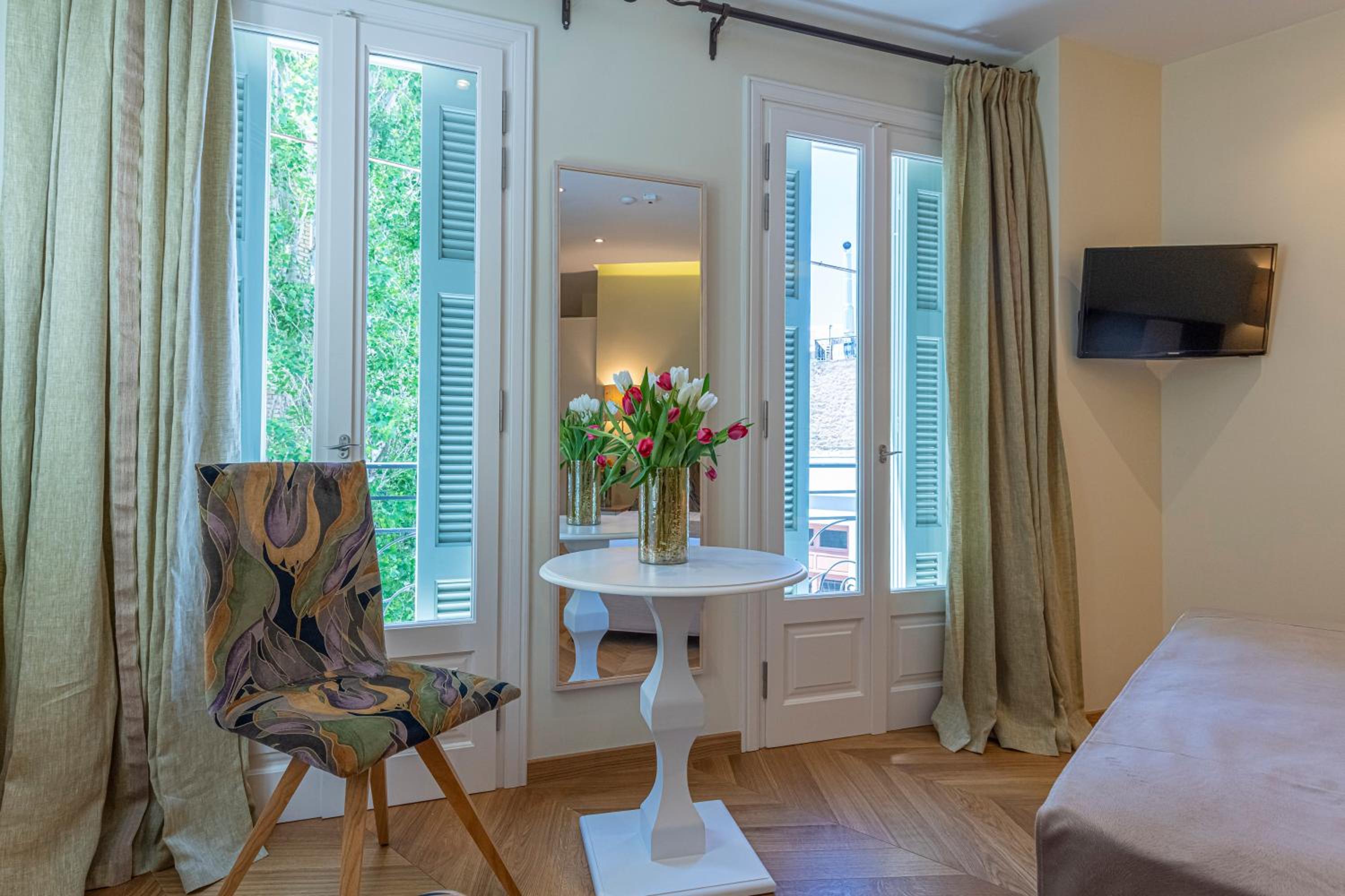 IPELHOME - Plaka Boutique Apartments