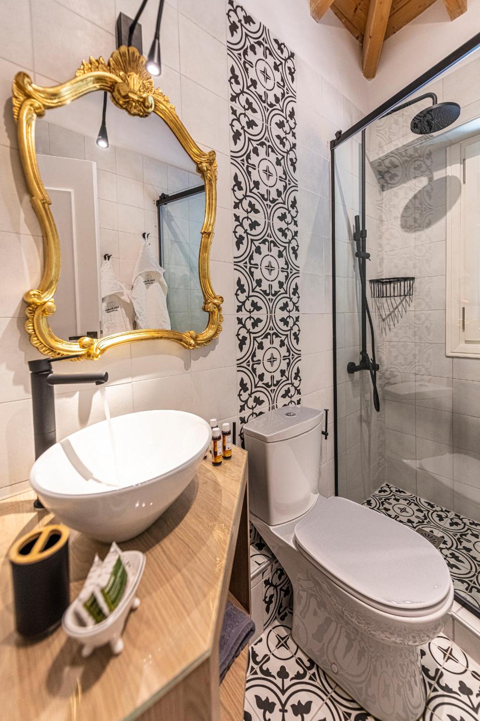 IPELHOME - Plaka Boutique Apartments