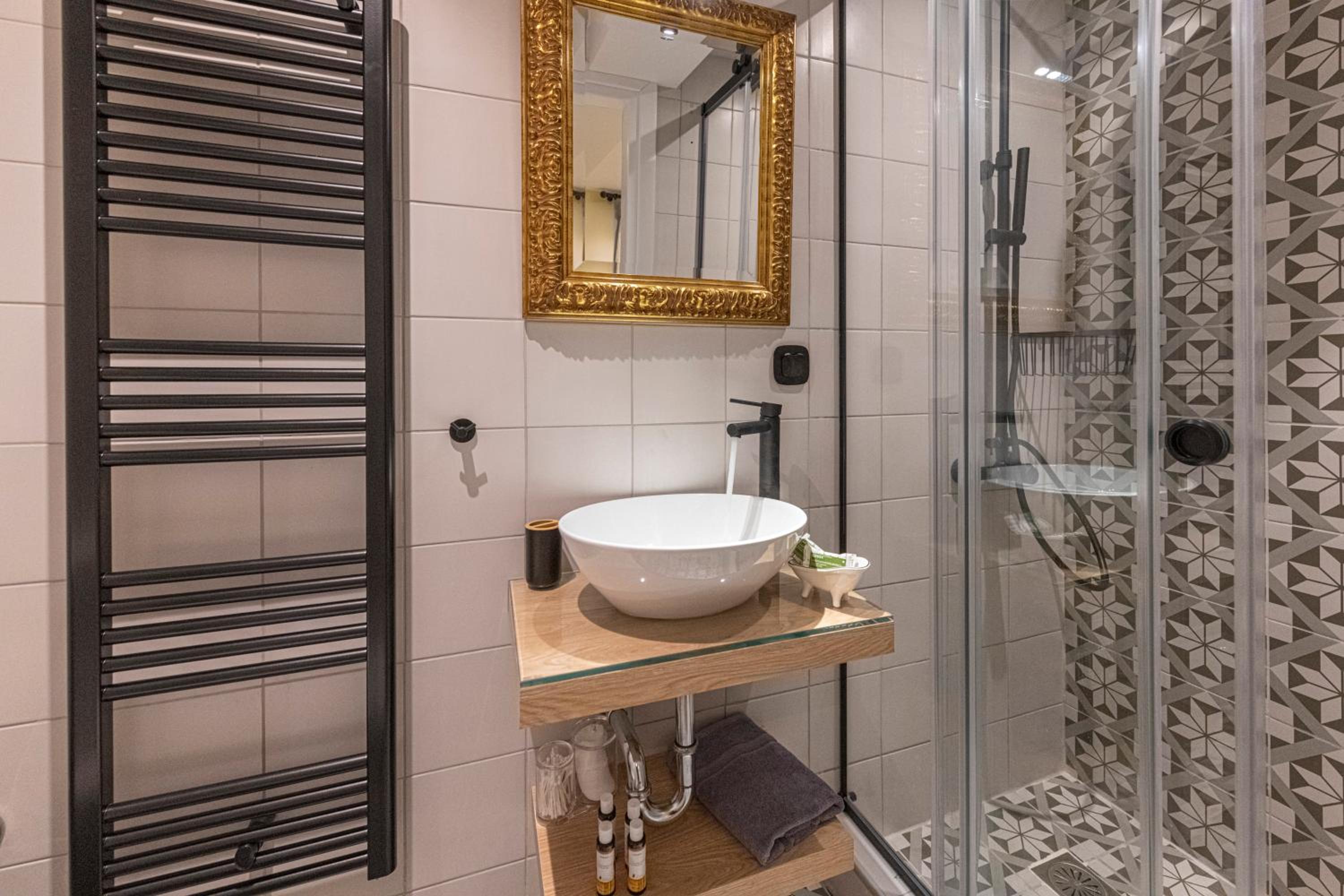 IPELHOME - Plaka Boutique Apartments