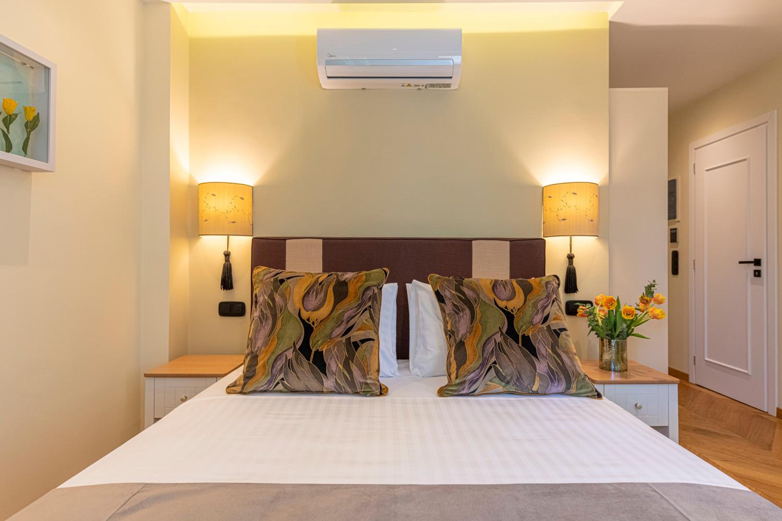 IPELHOME - Plaka Boutique Apartments