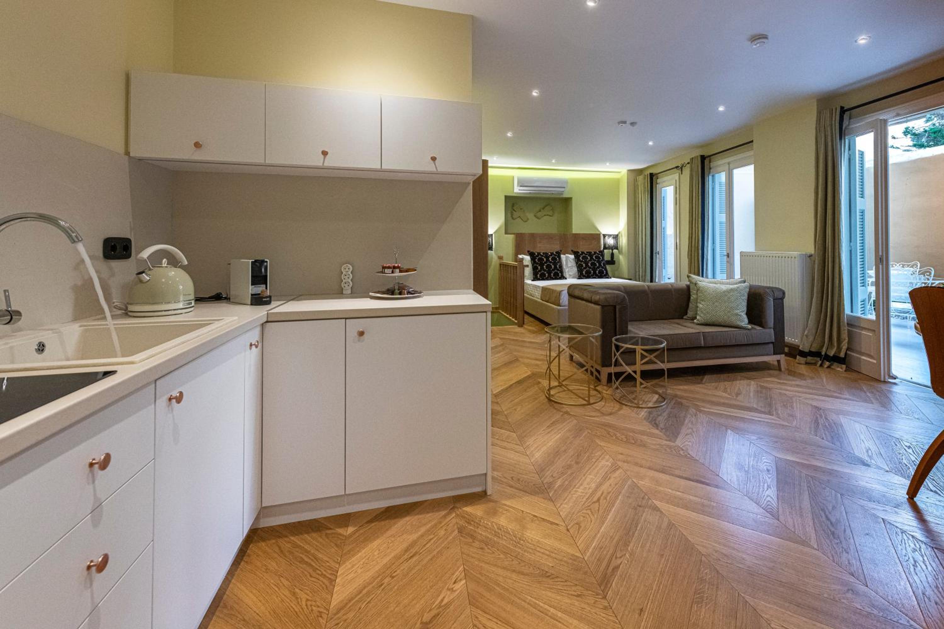 IPELHOME - Plaka Boutique Apartments