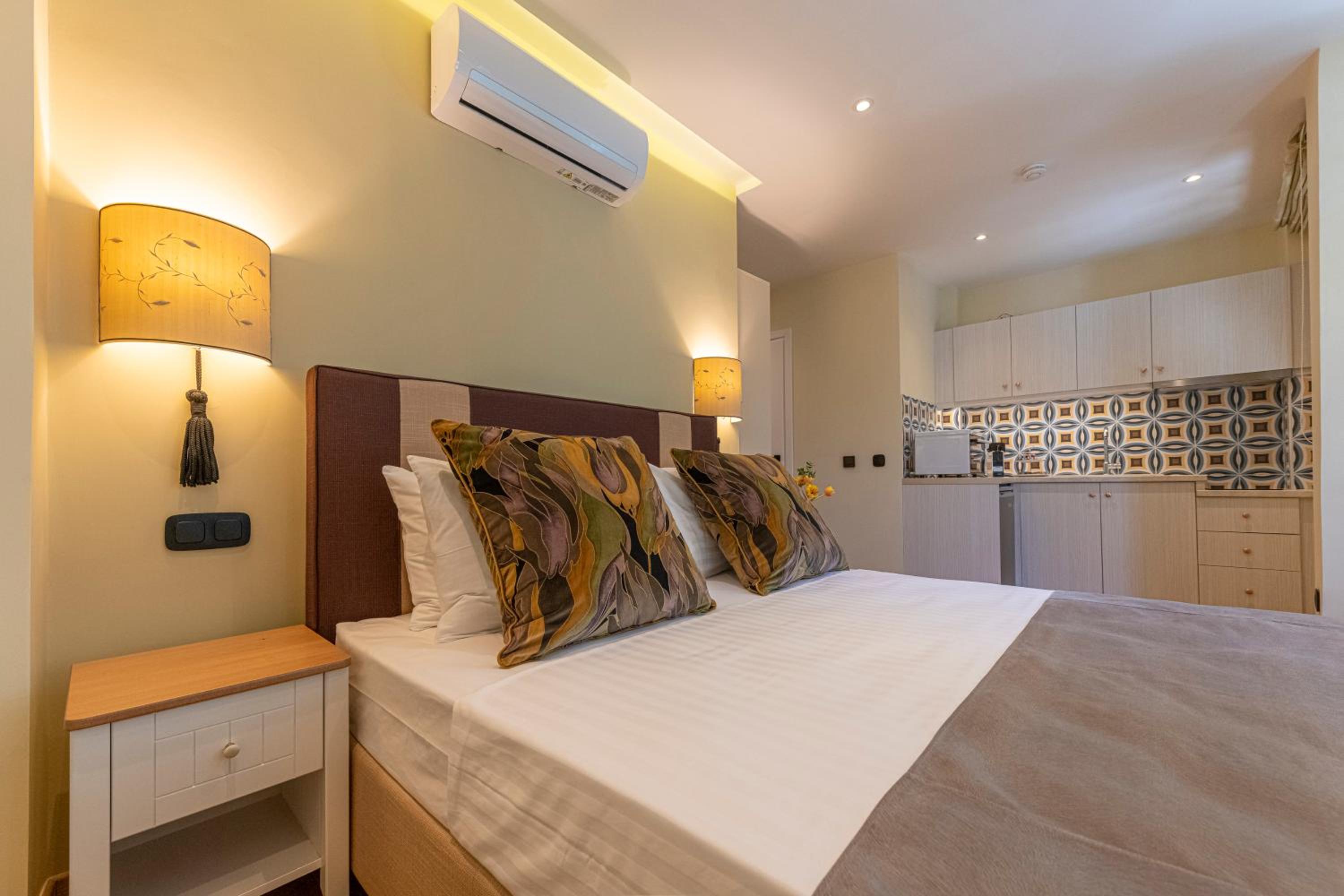 IPELHOME - Plaka Boutique Apartments
