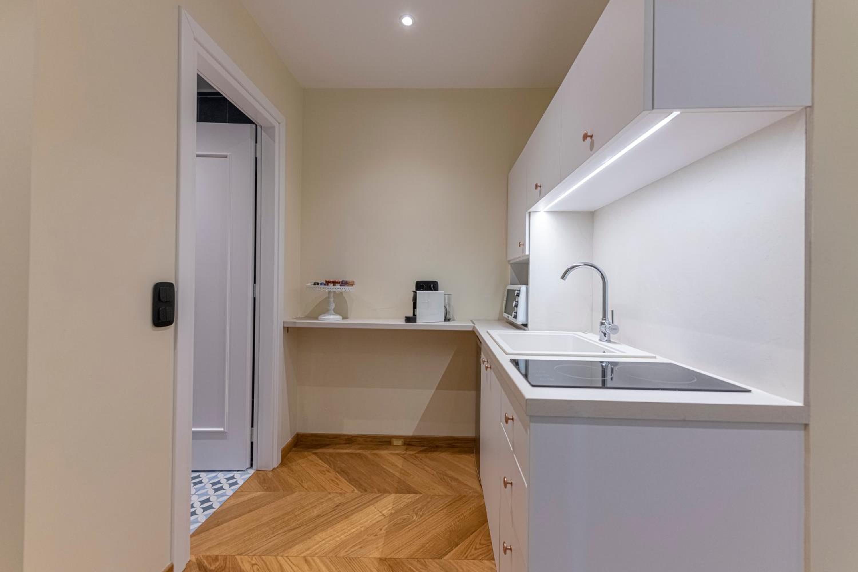 IPELHOME - Plaka Boutique Apartments