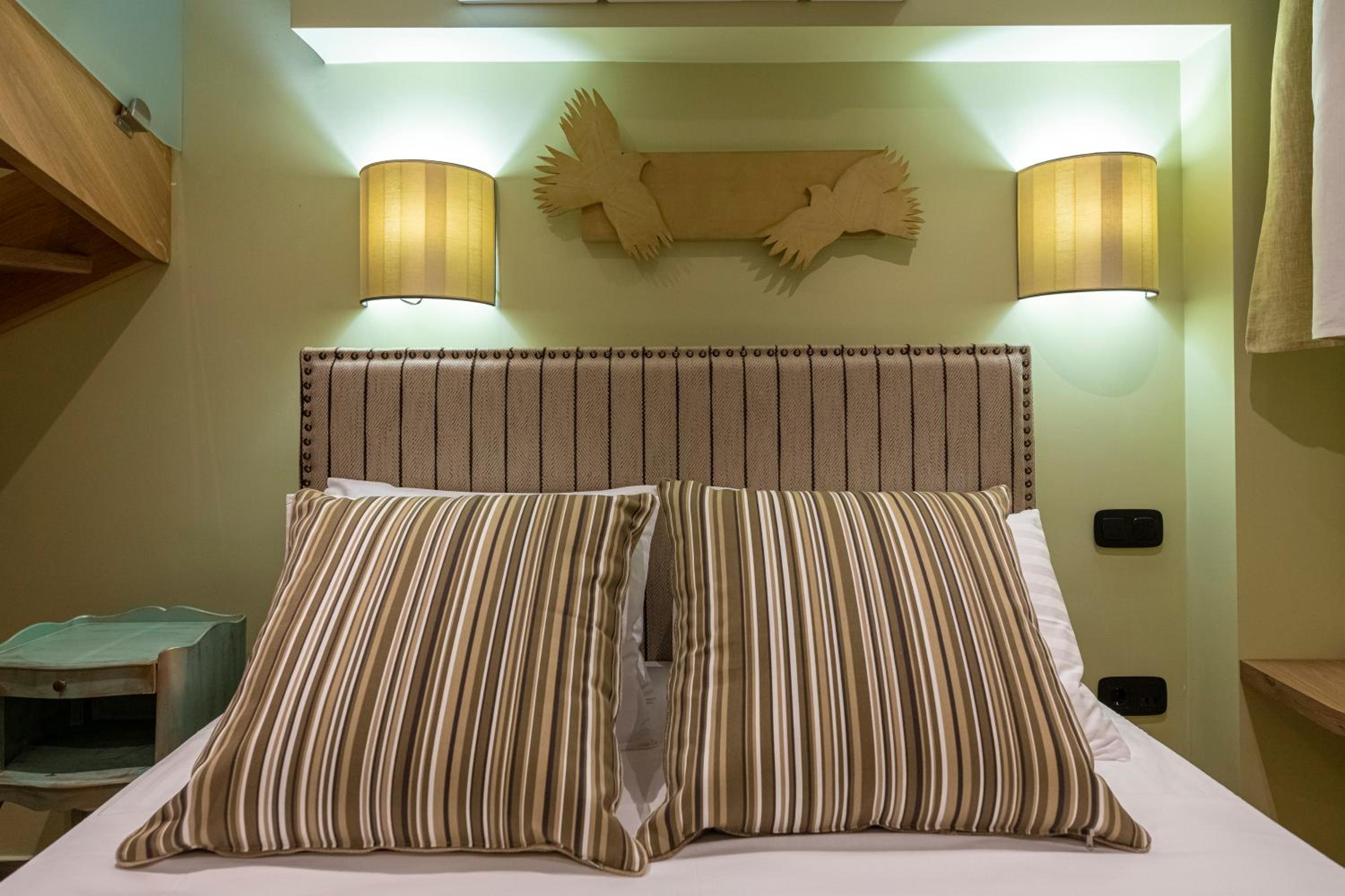 IPELHOME - Plaka Boutique Apartments