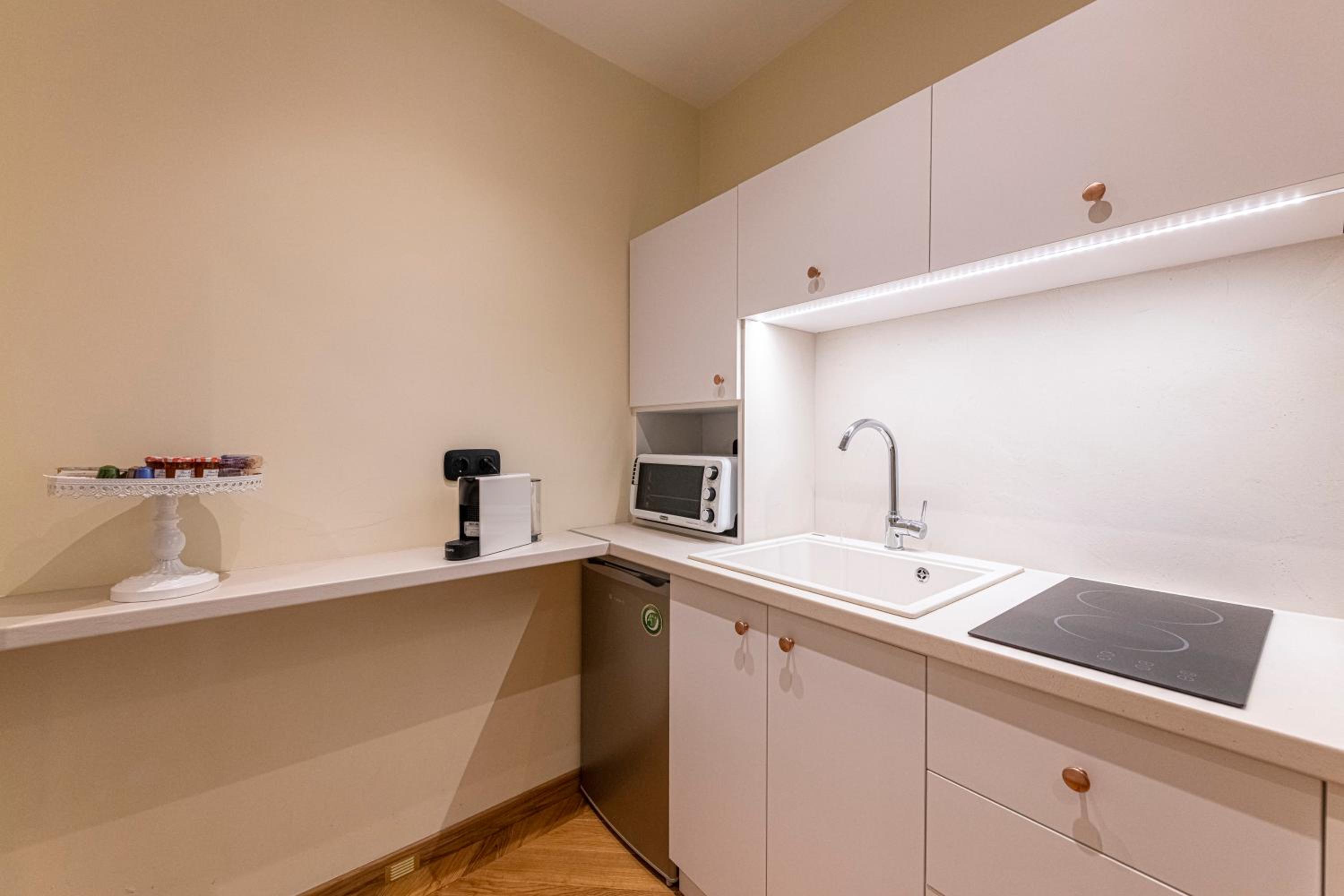 IPELHOME - Plaka Boutique Apartments