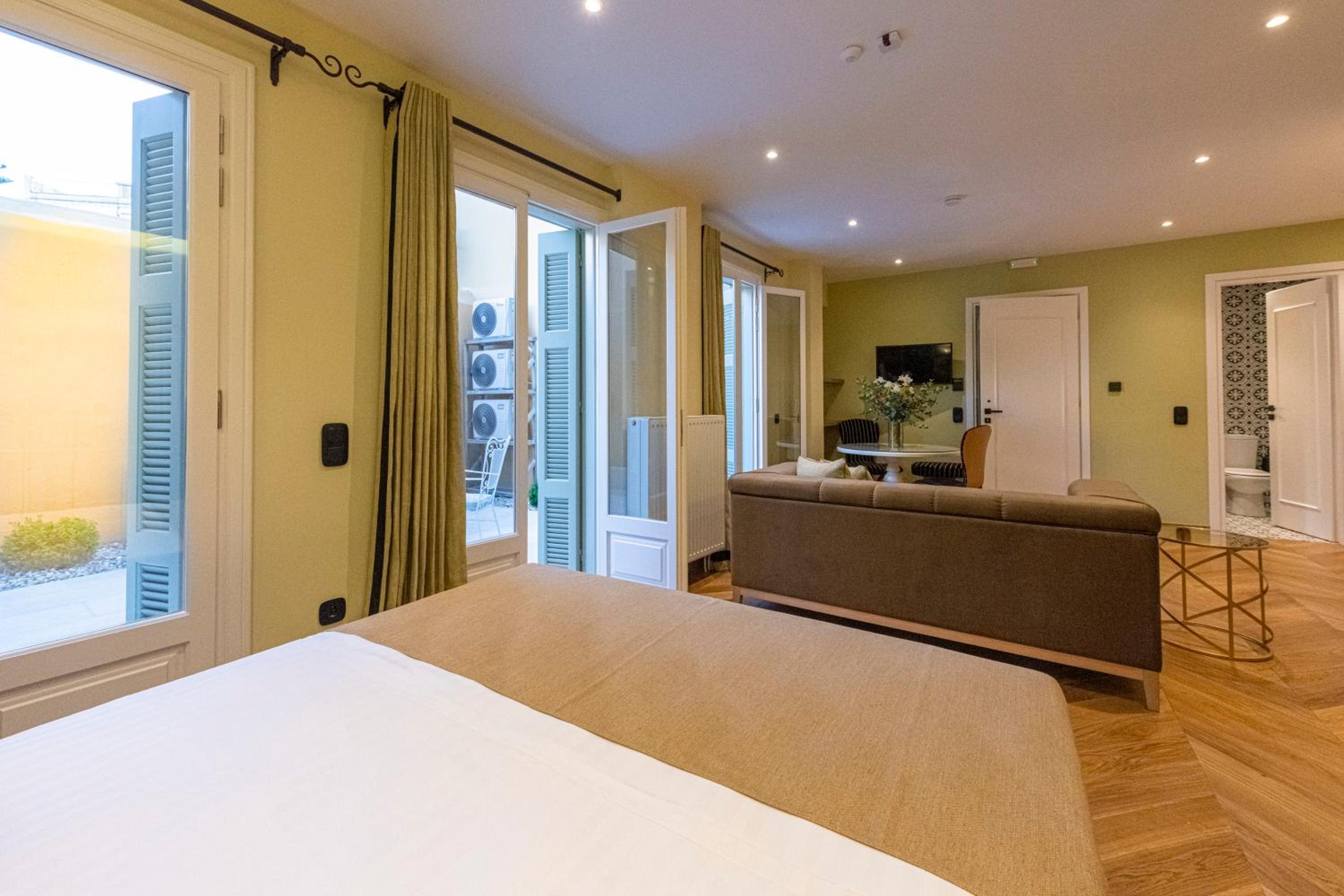 IPELHOME - Plaka Boutique Apartments
