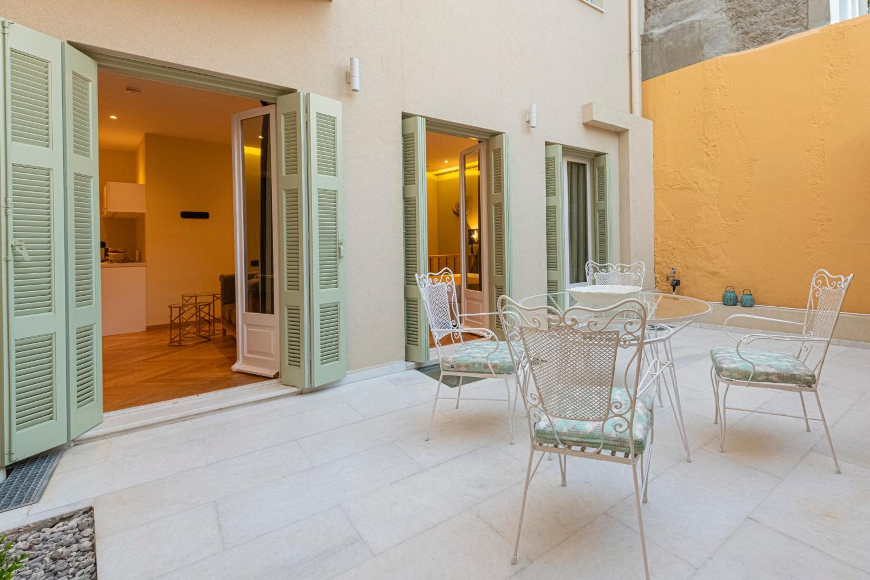 IPELHOME - Plaka Boutique Apartments