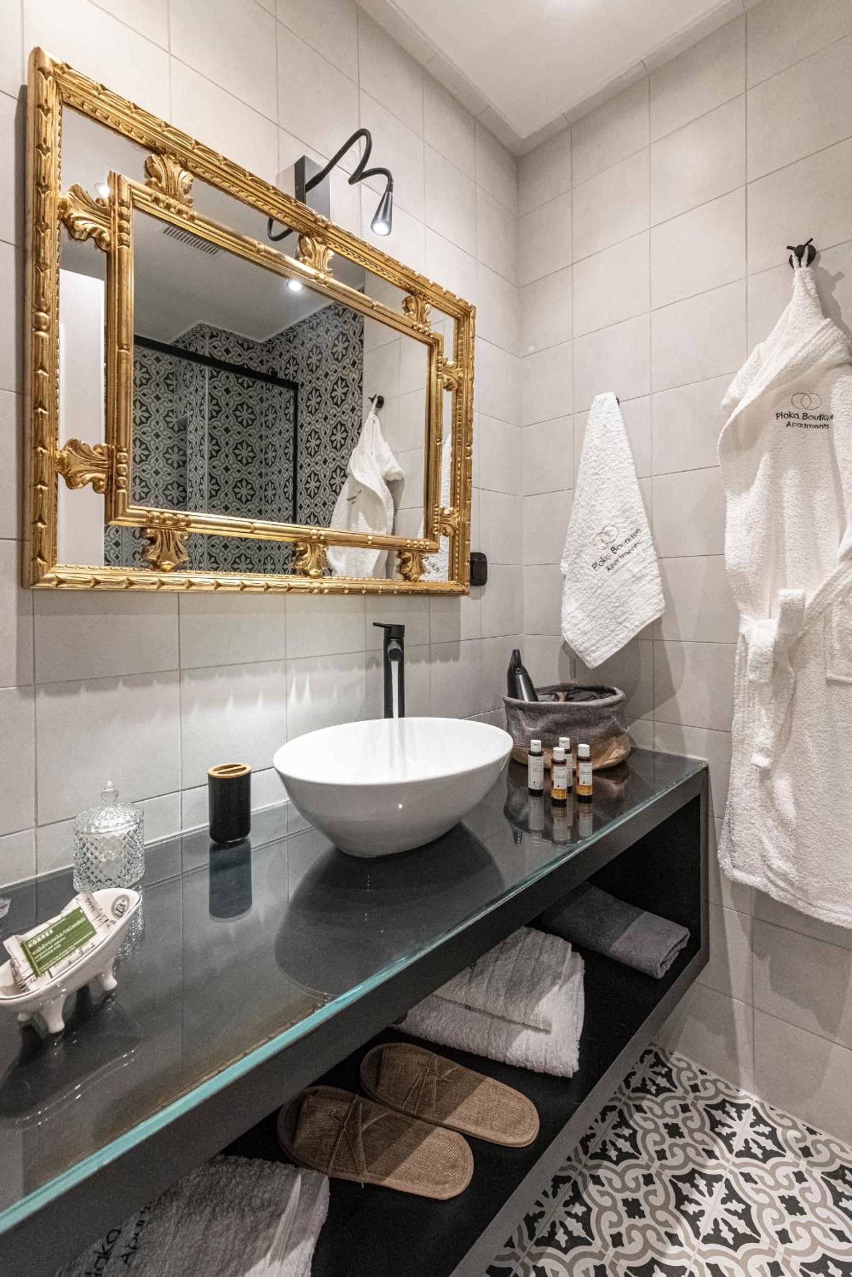 IPELHOME - Plaka Boutique Apartments