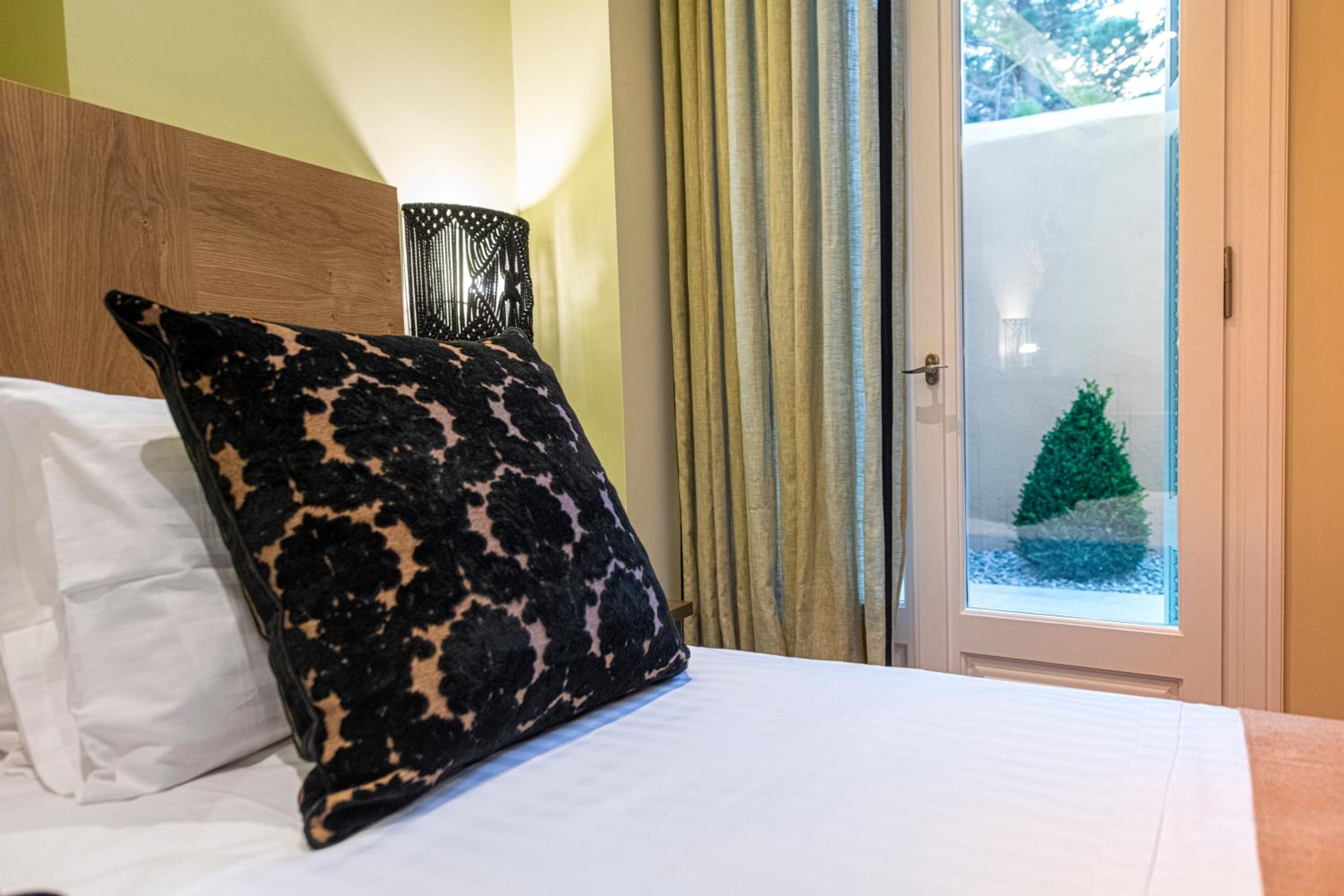 IPELHOME - Plaka Boutique Apartments