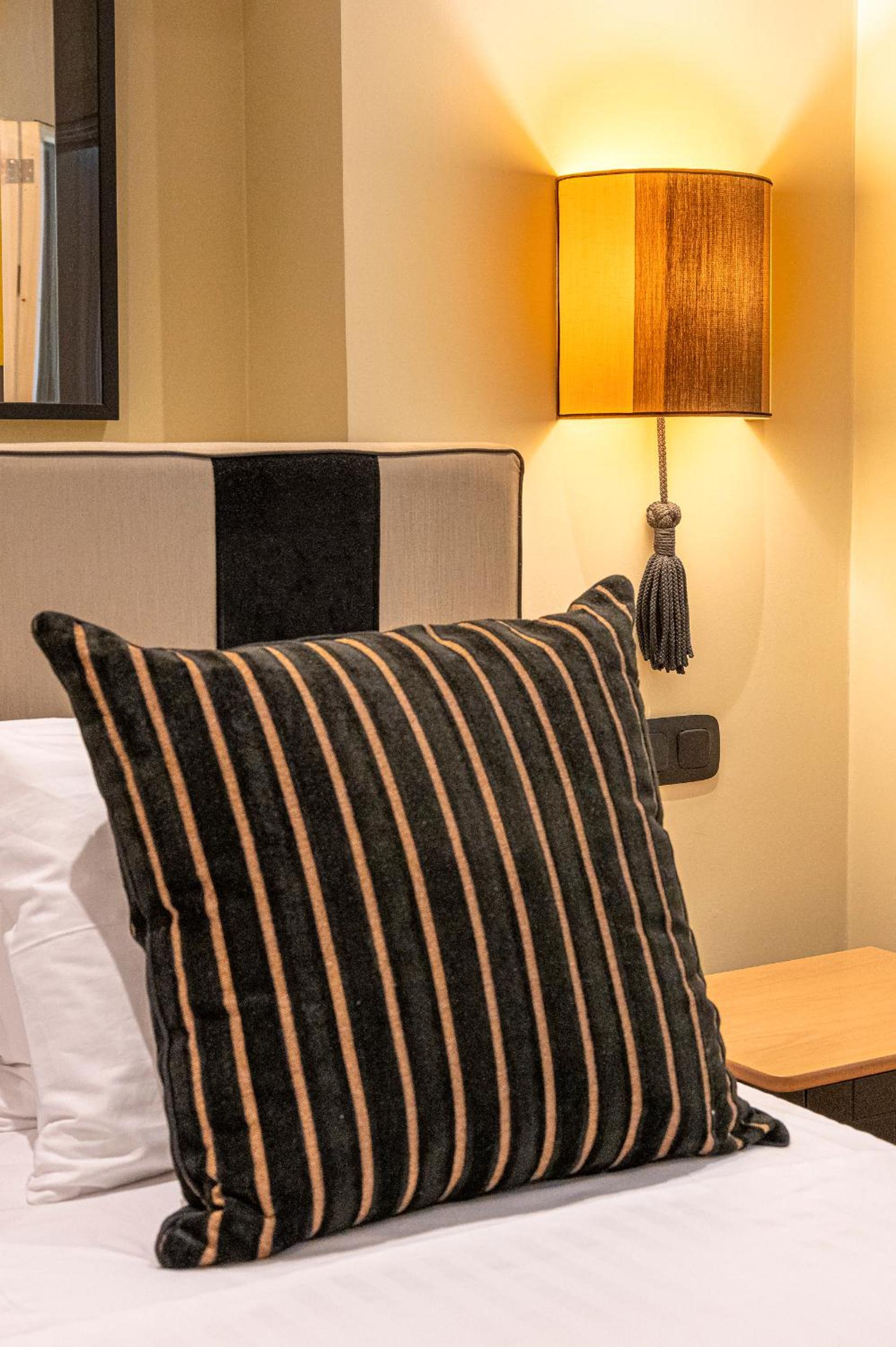 IPELHOME - Plaka Boutique Apartments