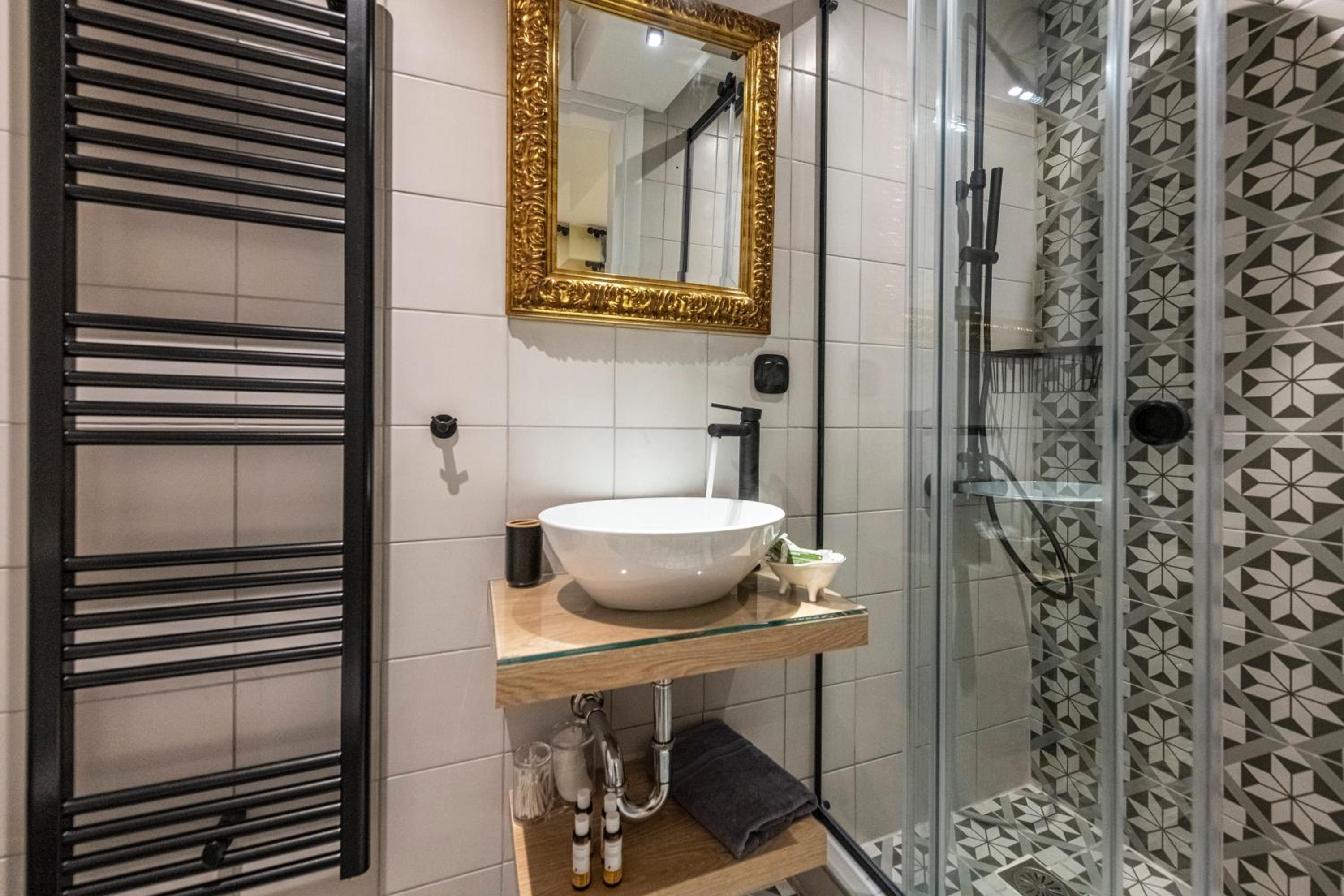 IPELHOME - Plaka Boutique Apartments