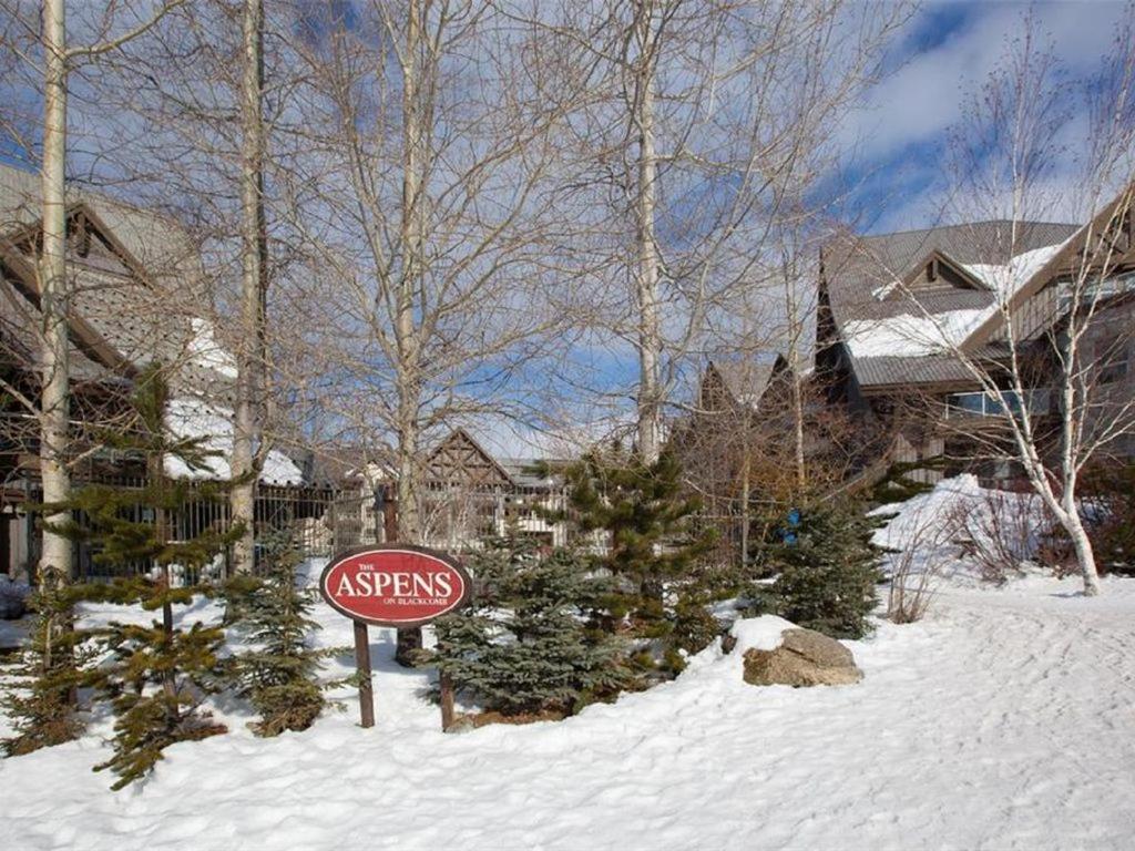 True Ski in Ski out Condo with hot tub and pool at the Aspens