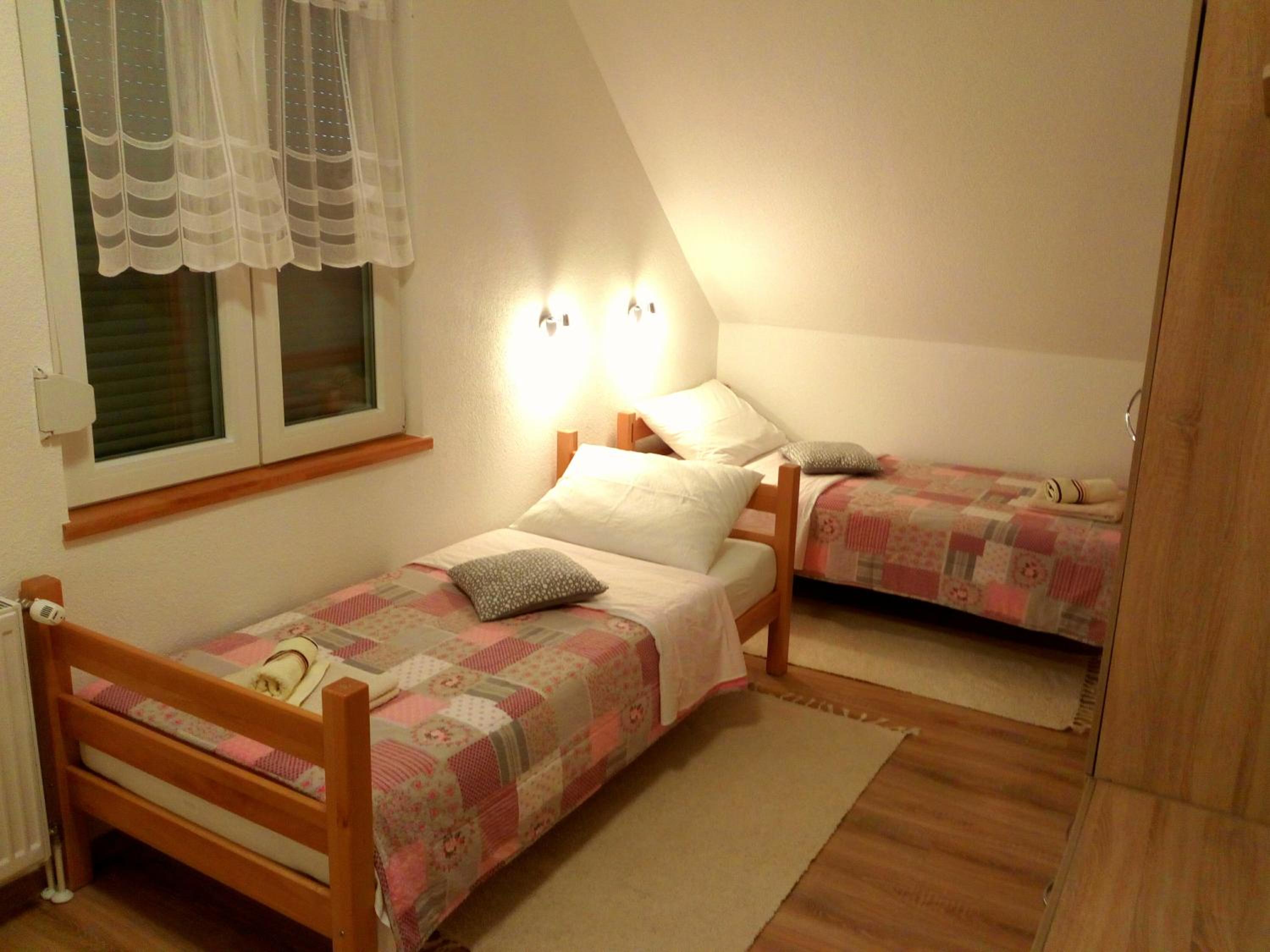 Photo 33