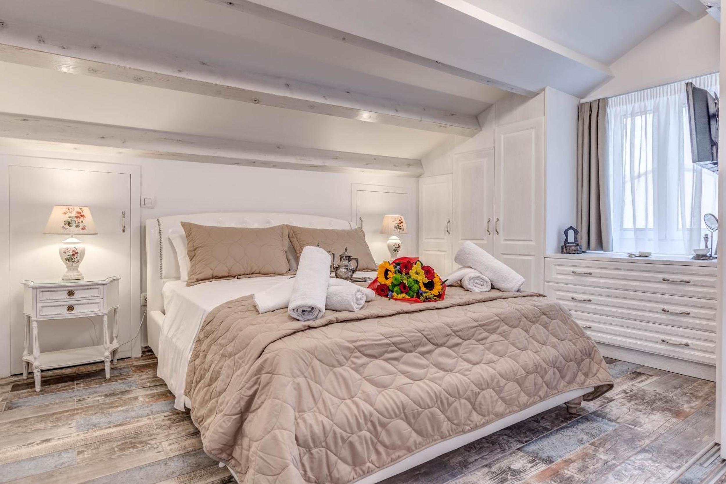 Coconella Suite