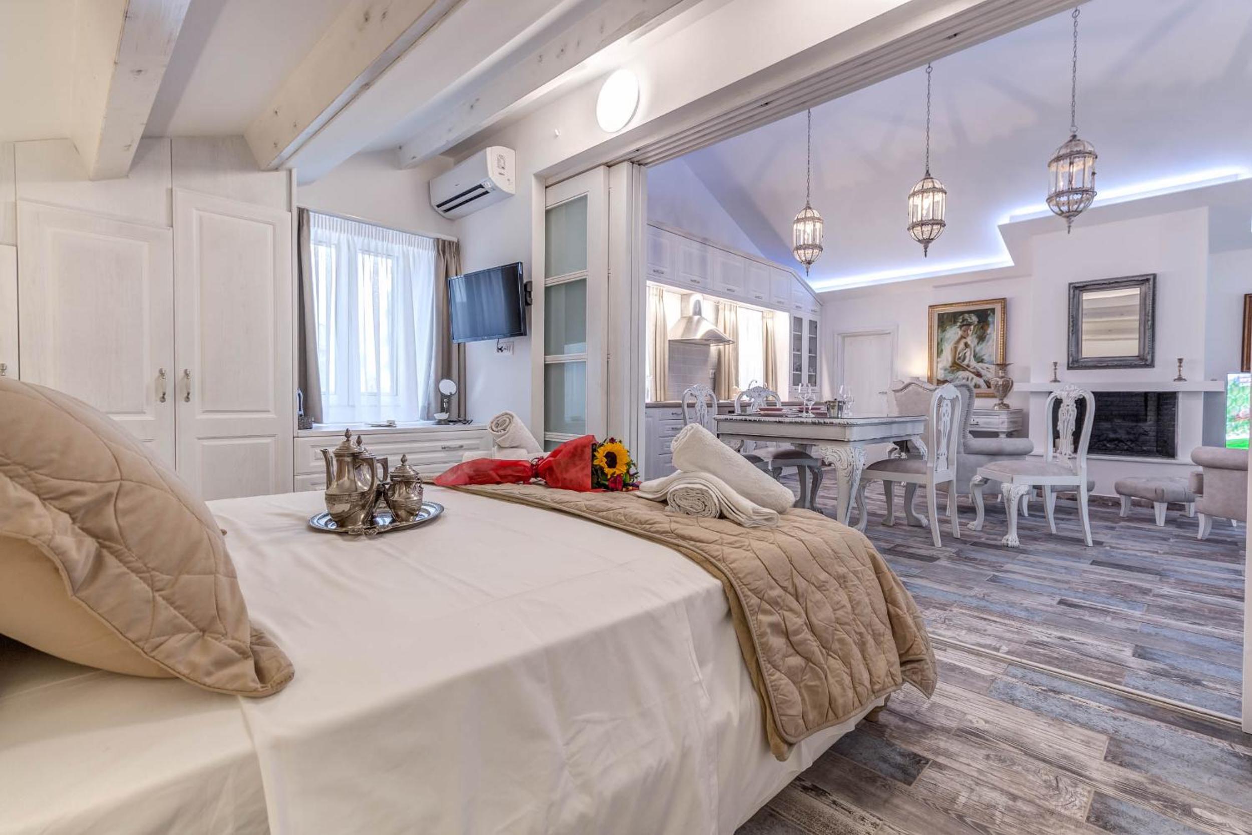 Coconella Suite