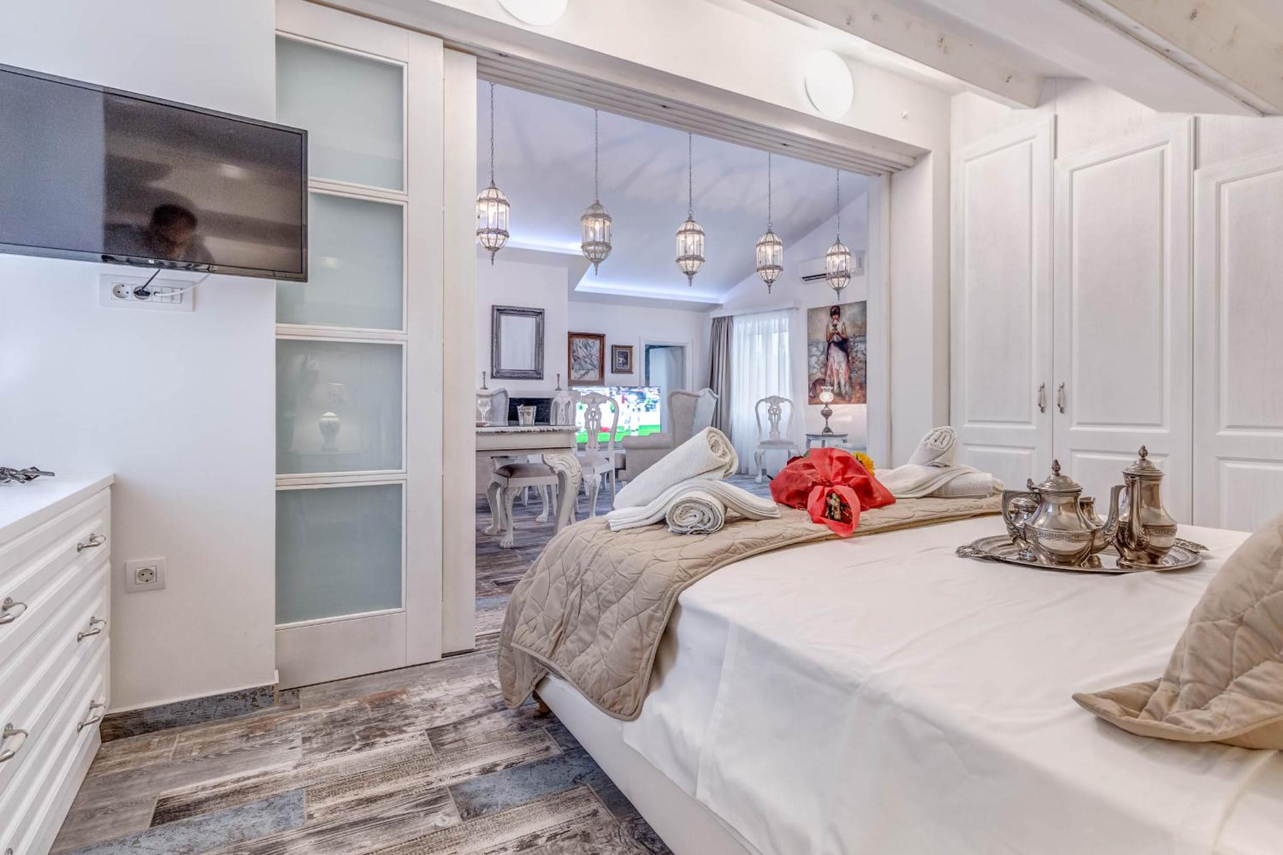 Coconella Suite