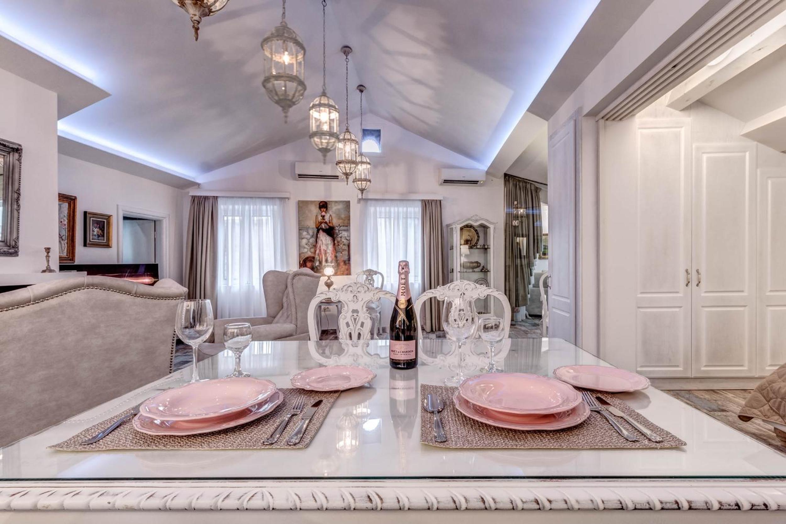 Coconella Suite