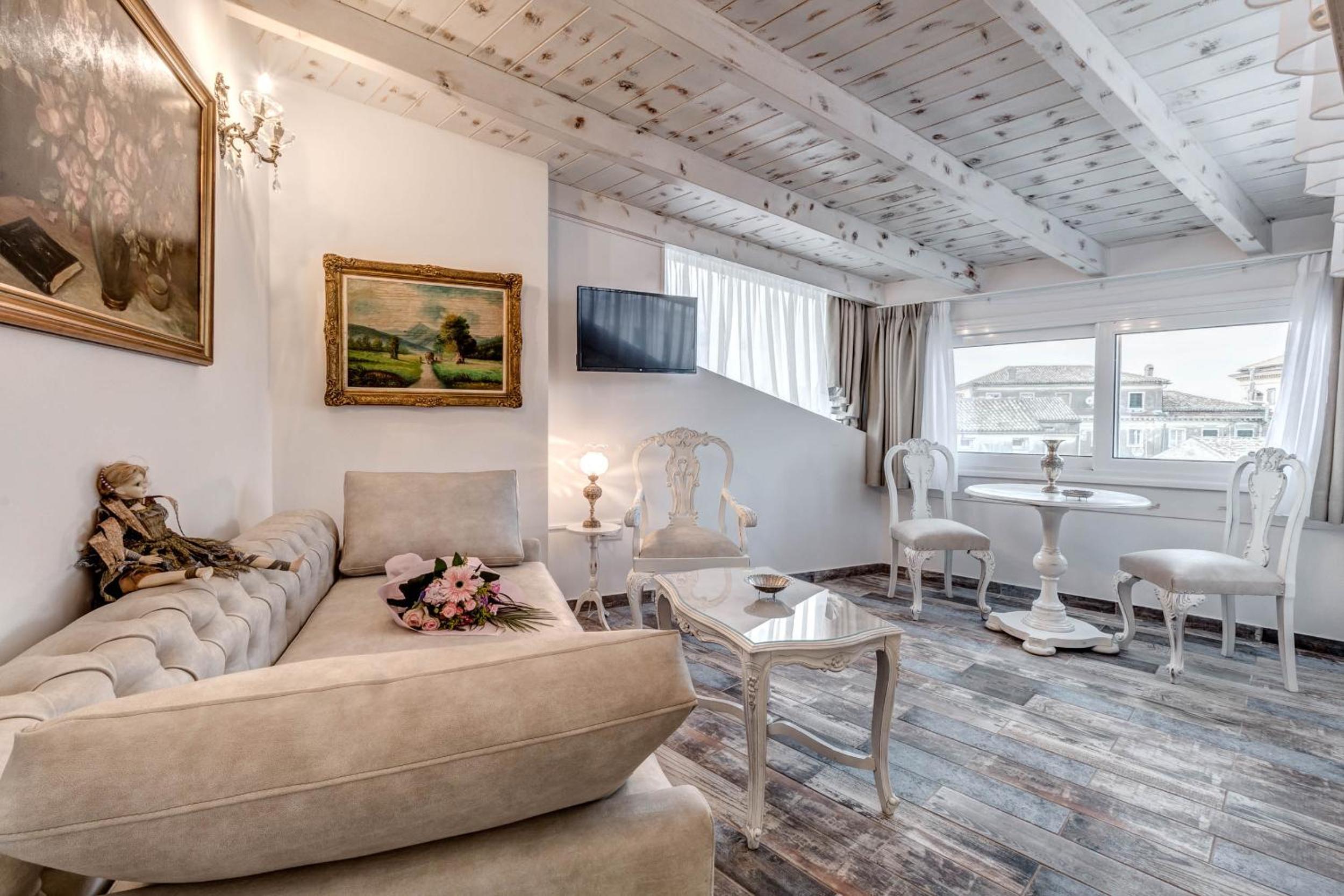Coconella Suite