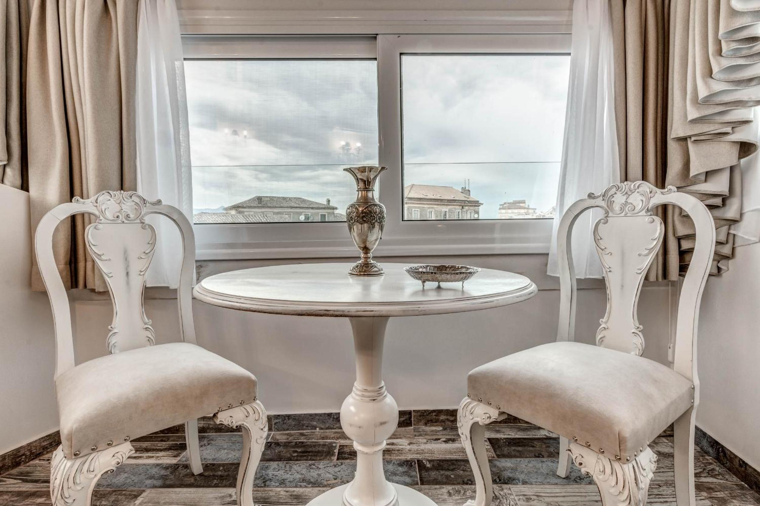 Coconella Suite