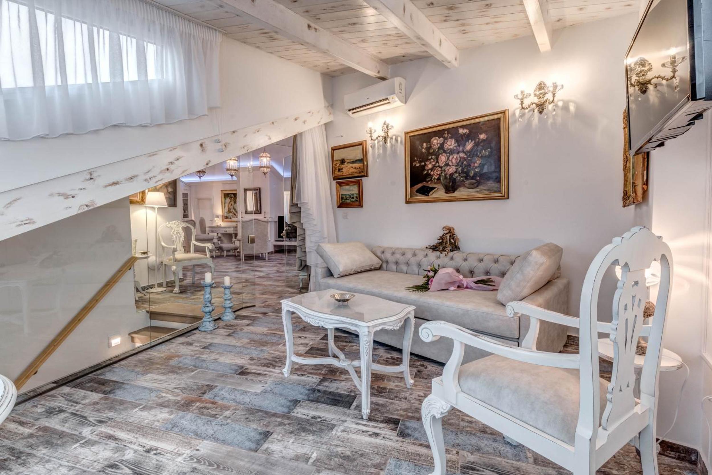 Coconella Suite