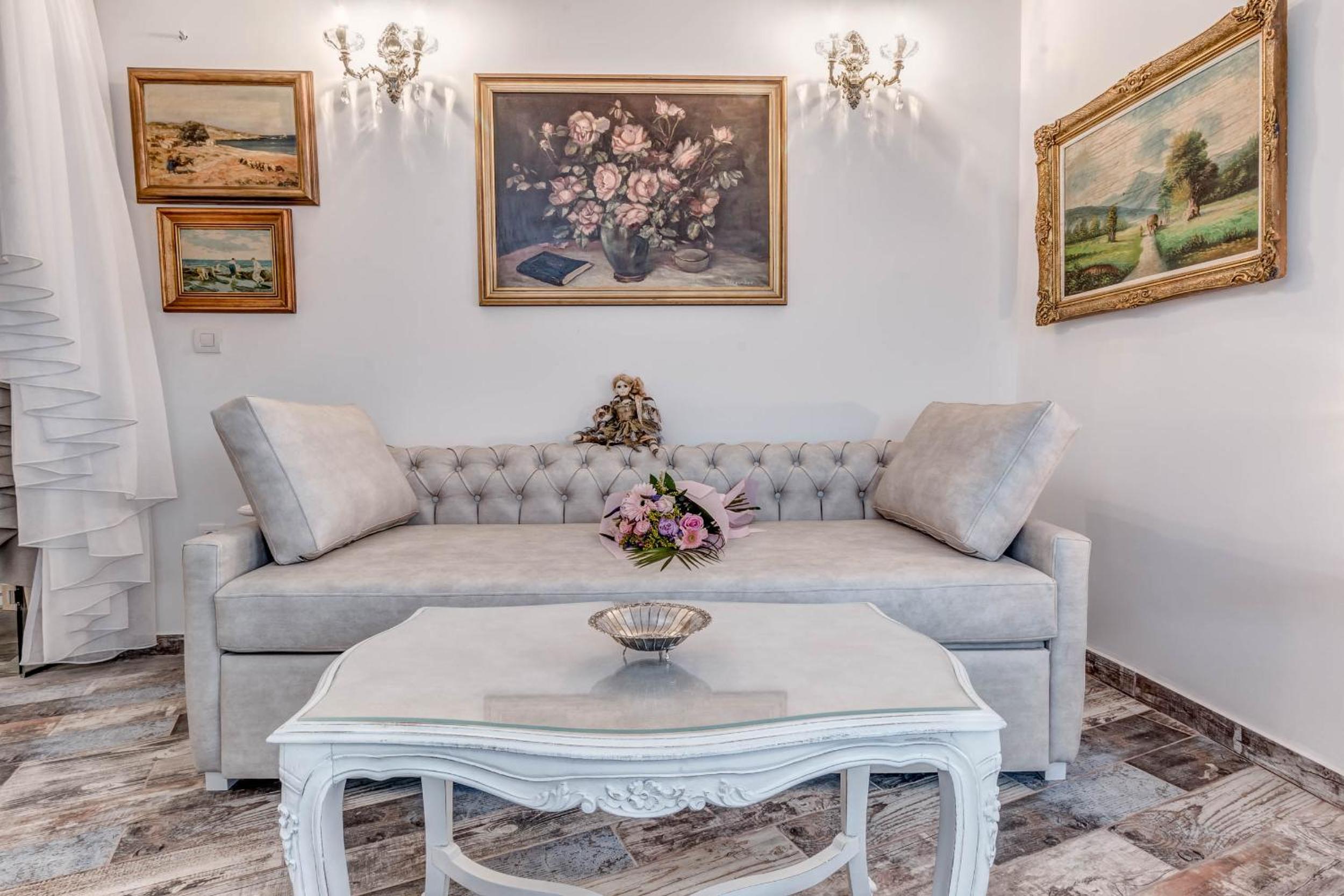 Coconella Suite