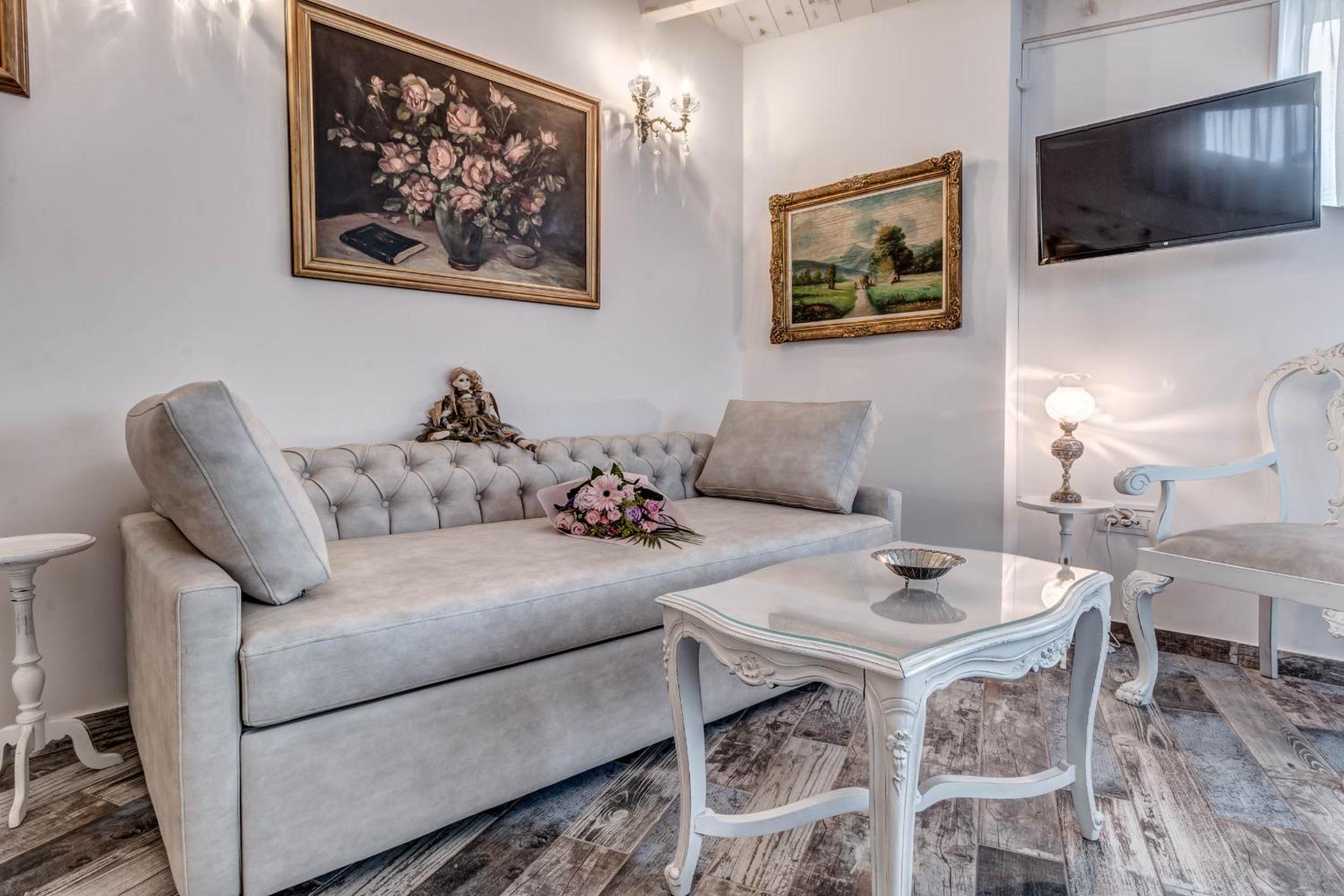 Coconella Suite
