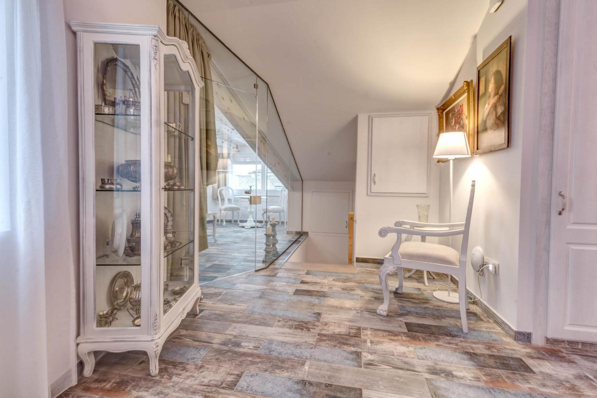 Coconella Suite