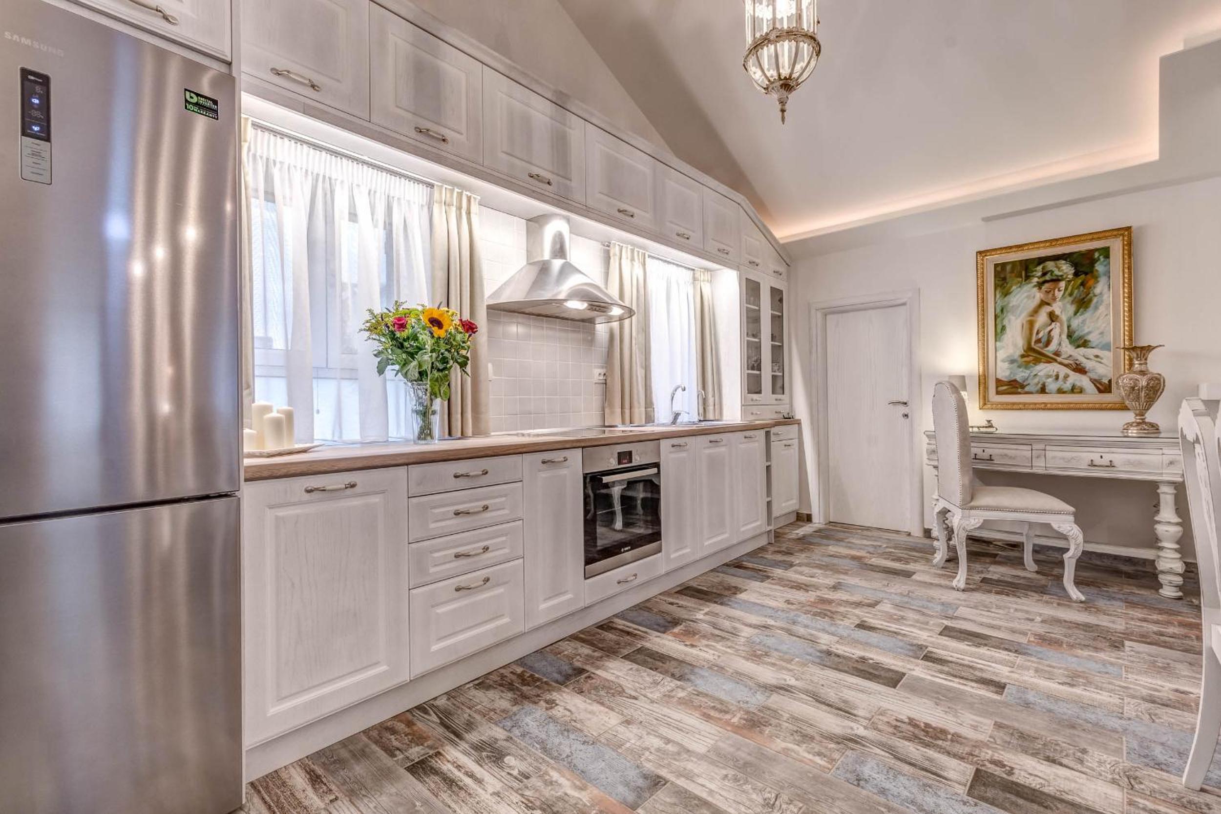 Coconella Suite