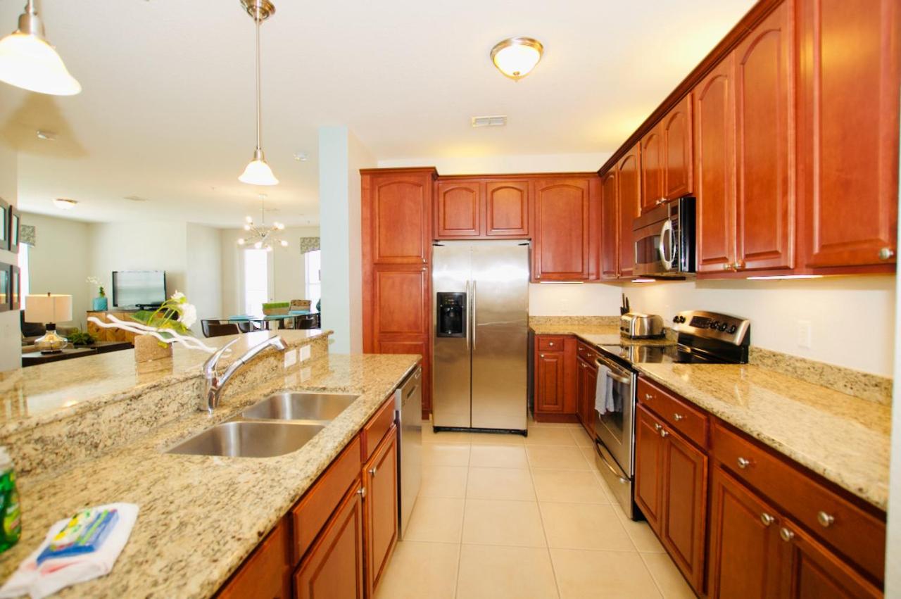 Vista Cay at Epic Universe - Luxury Lakeview 4 bedroom condo
