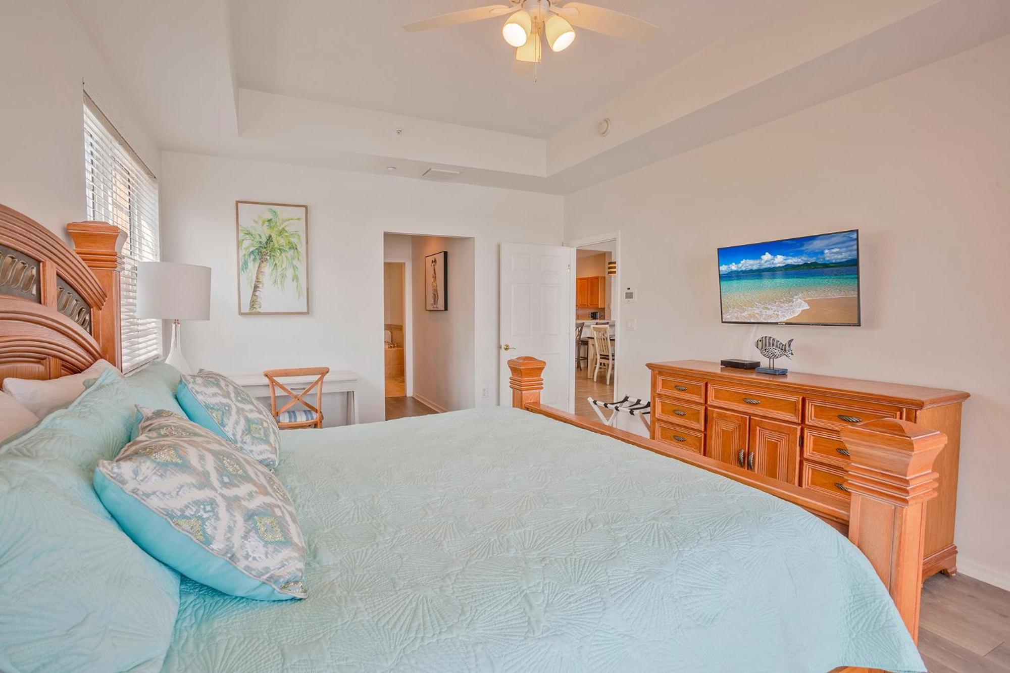 Beautiful waterfront 3 bedroom condo, located in the heart of Clearwater Beach view 4