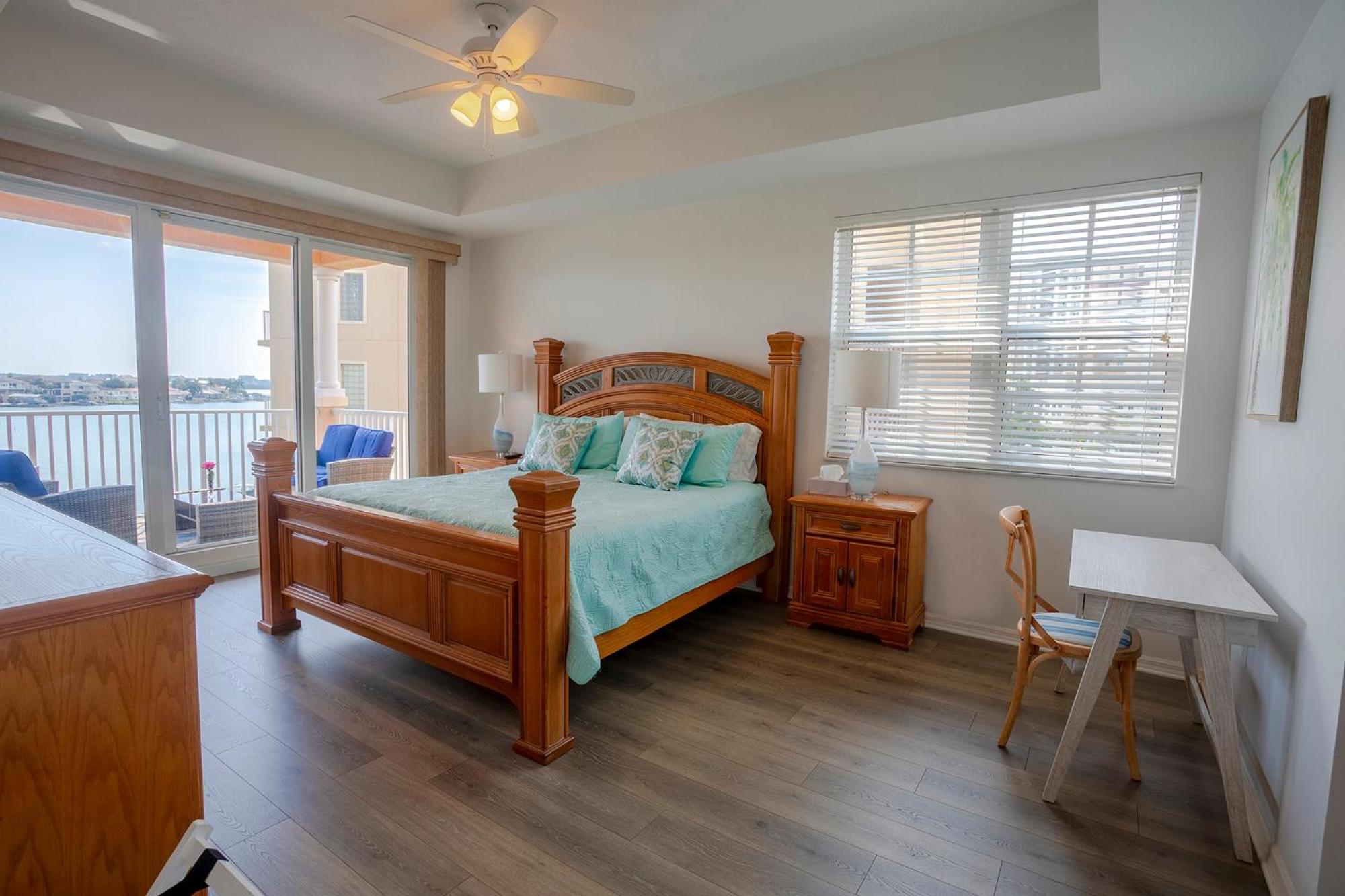 Beautiful waterfront 3 bedroom condo, located in the heart of Clearwater Beach view 5