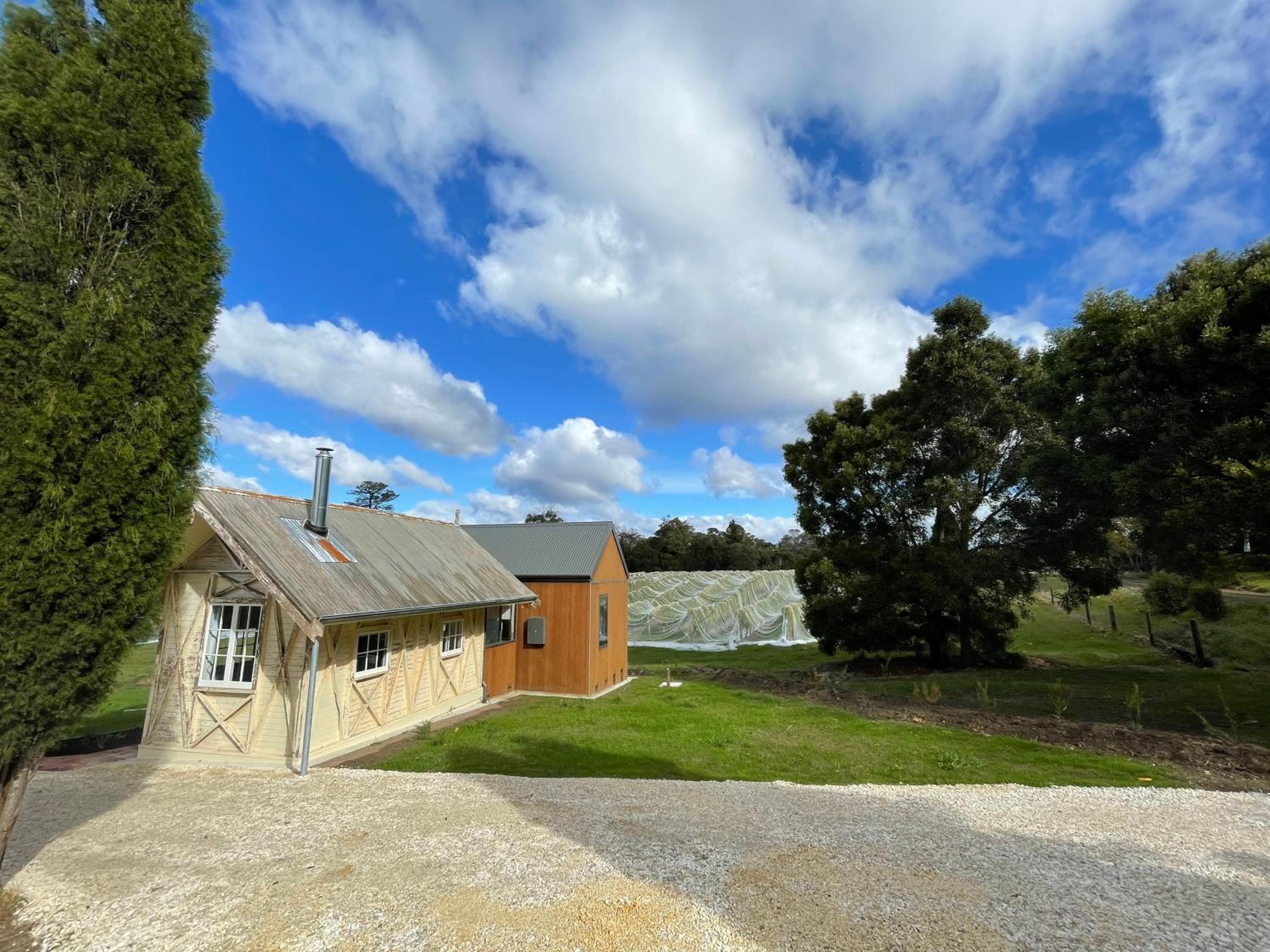 NEST- Luxury Vineyard Accommodation view 4