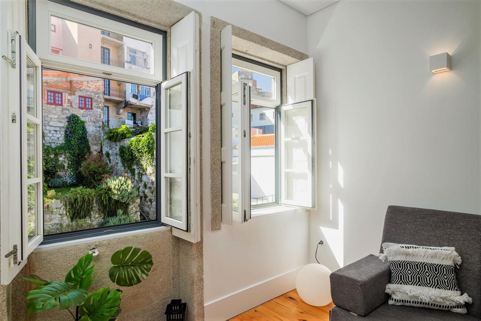 Flores Street Apartments
